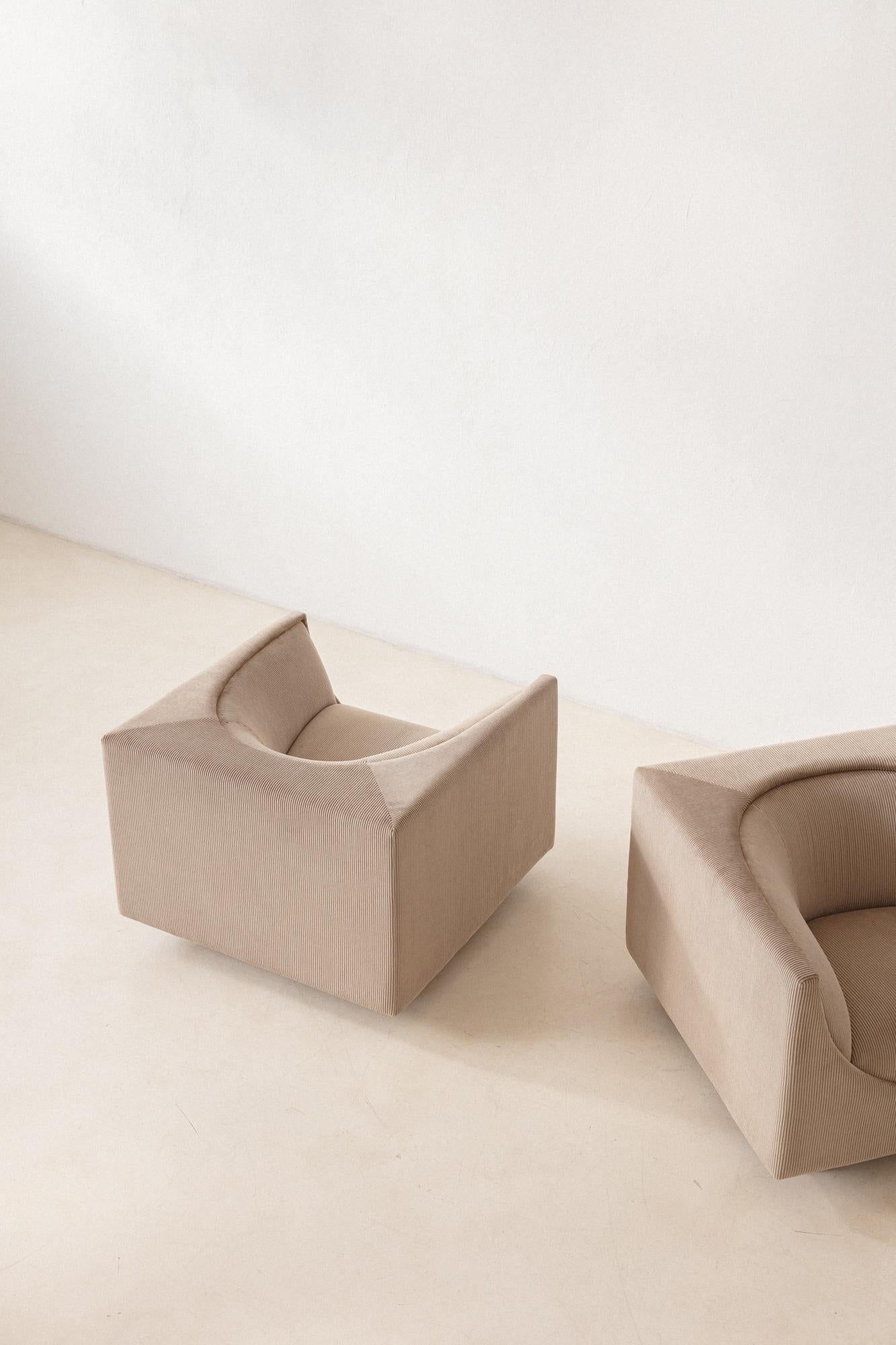 Late 20th Century Mid-Century Modern Cube Armchairs by Brazilian Designer Jorge Zalszupin, 1970s For Sale