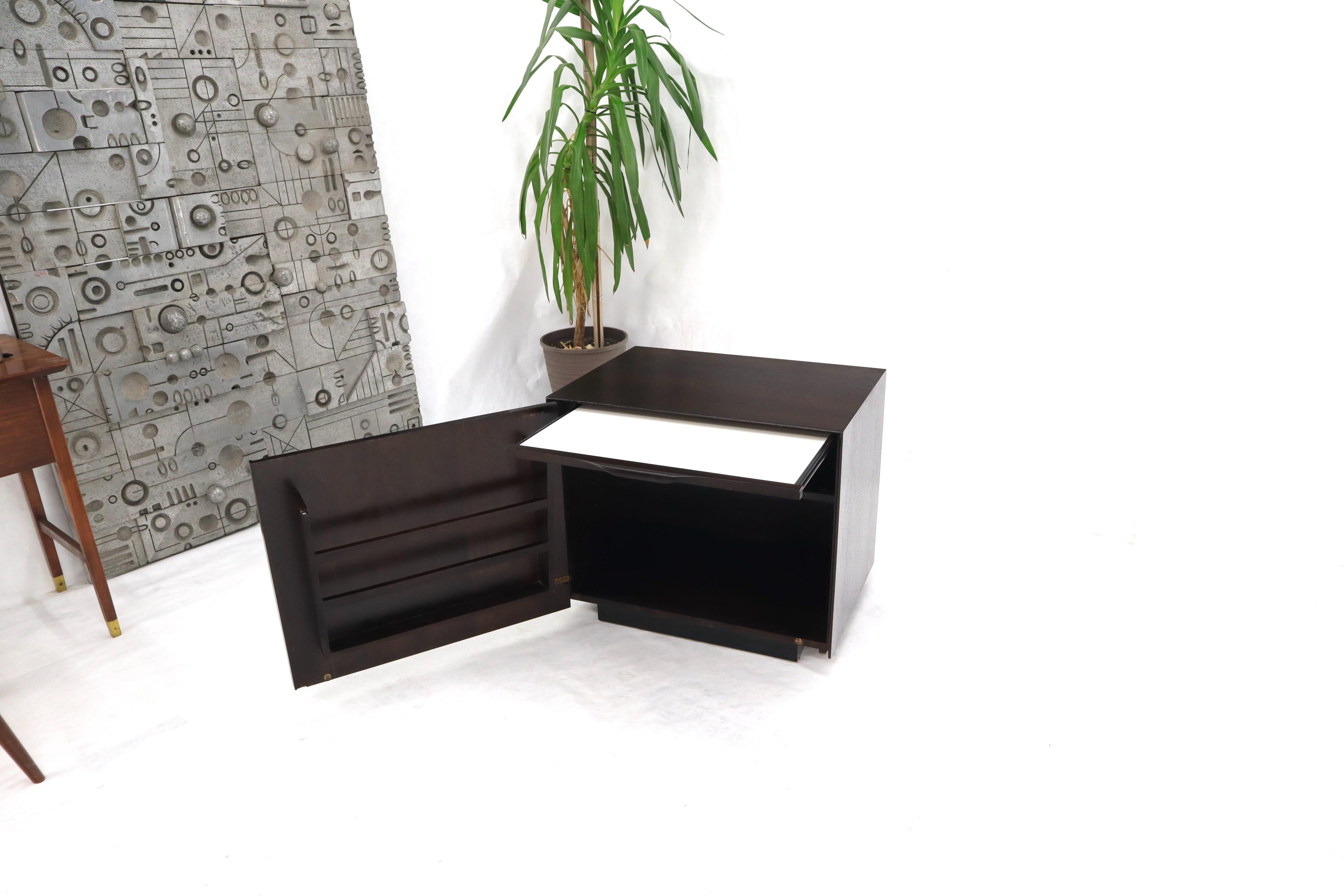 Table d'extrémité de meuble de rangement à liqueur compact en forme de cube, finition expresso, mi-siècle moderne en vente 10