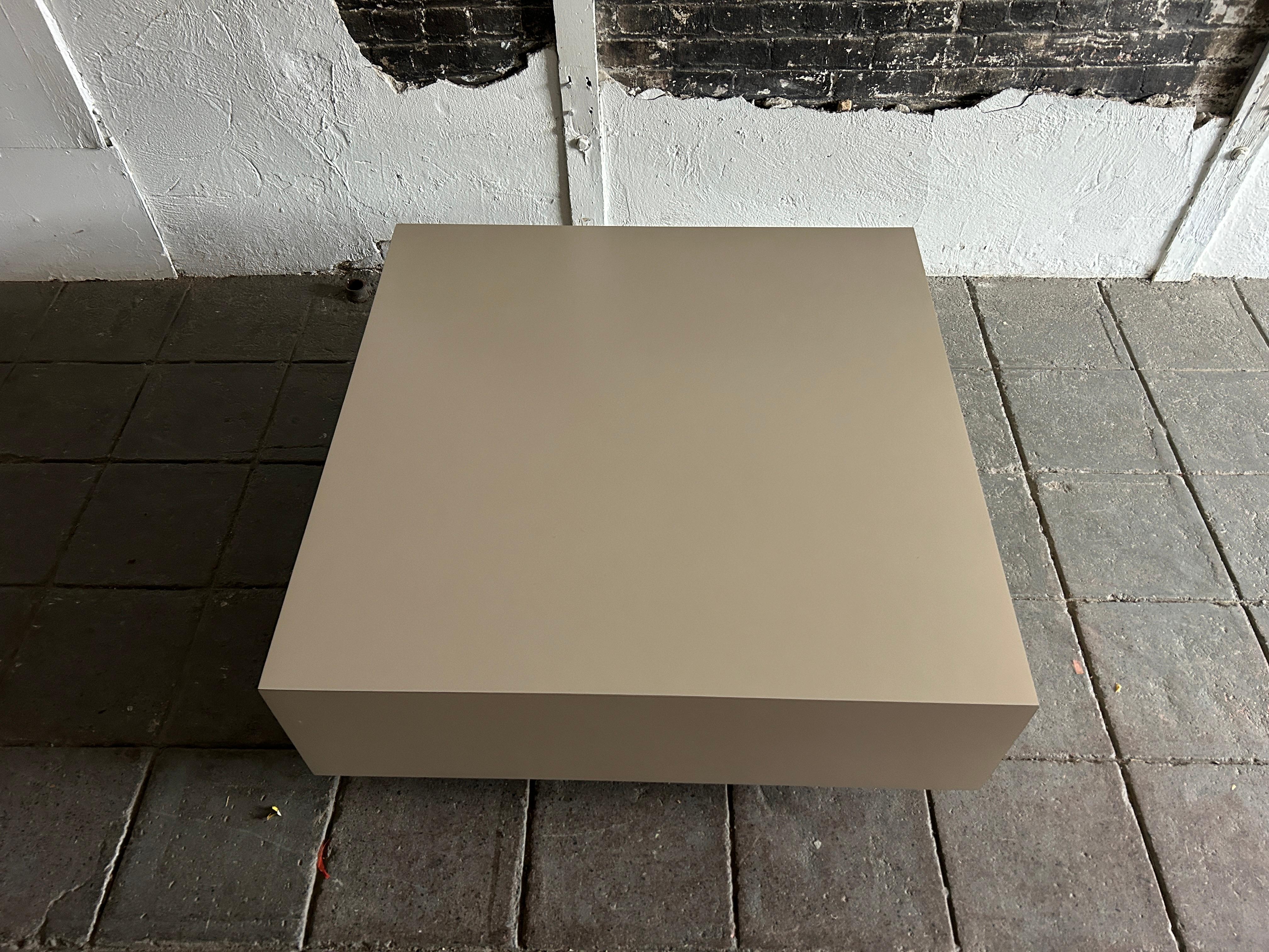 A Mid-Century Modern cube square tan laminate floating coffee table. The table is in great original vintage condition High quality satin tan Laminate. Great design, clean table all around. Ready for use. Located to Brooklyn NYC.

Measures: 40