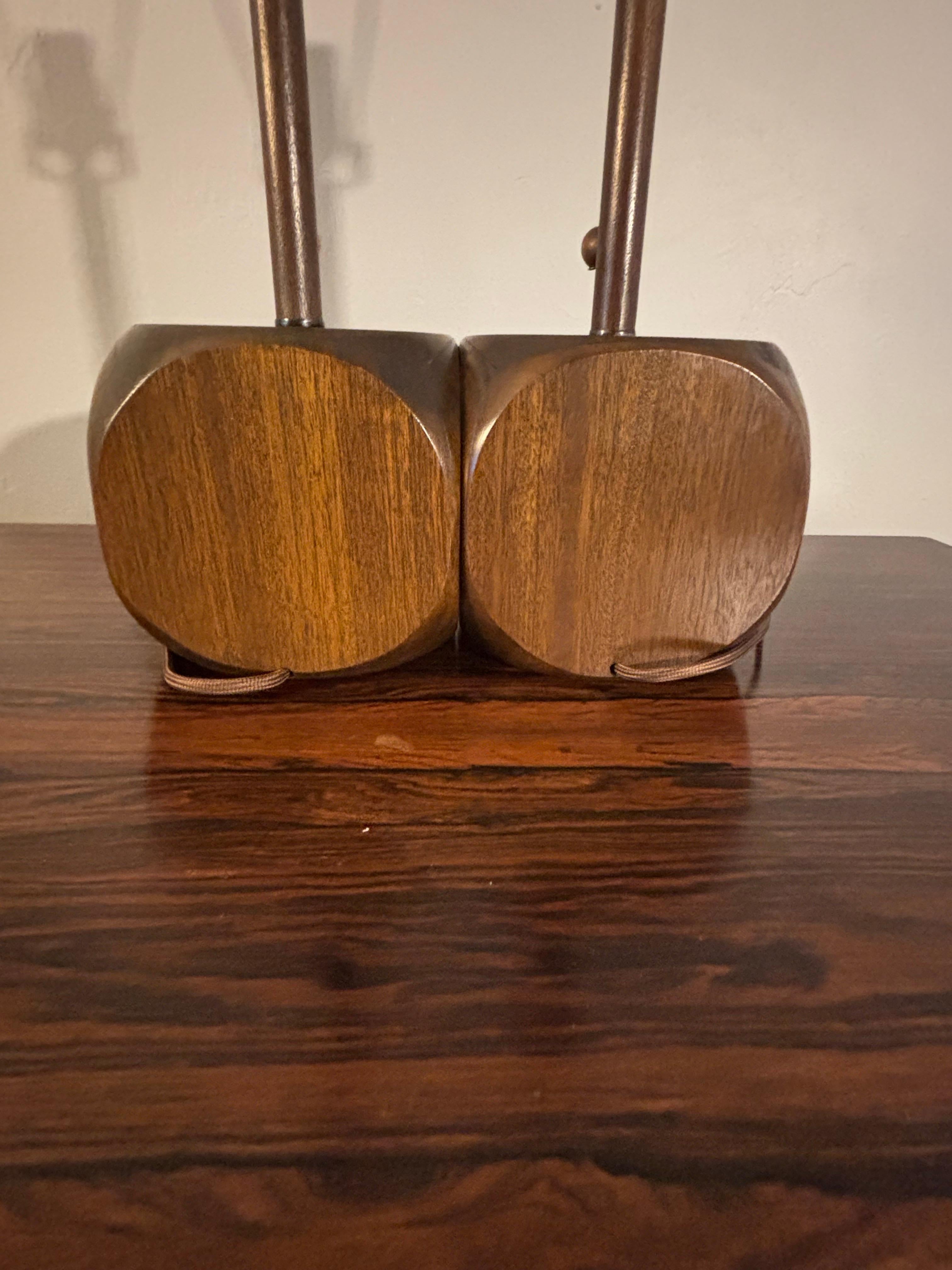 Pareja de lámparas de sobremesa cúbicas de madera modernas de mediados de siglo en Bueno estado para la venta en Boynton Beach, FL