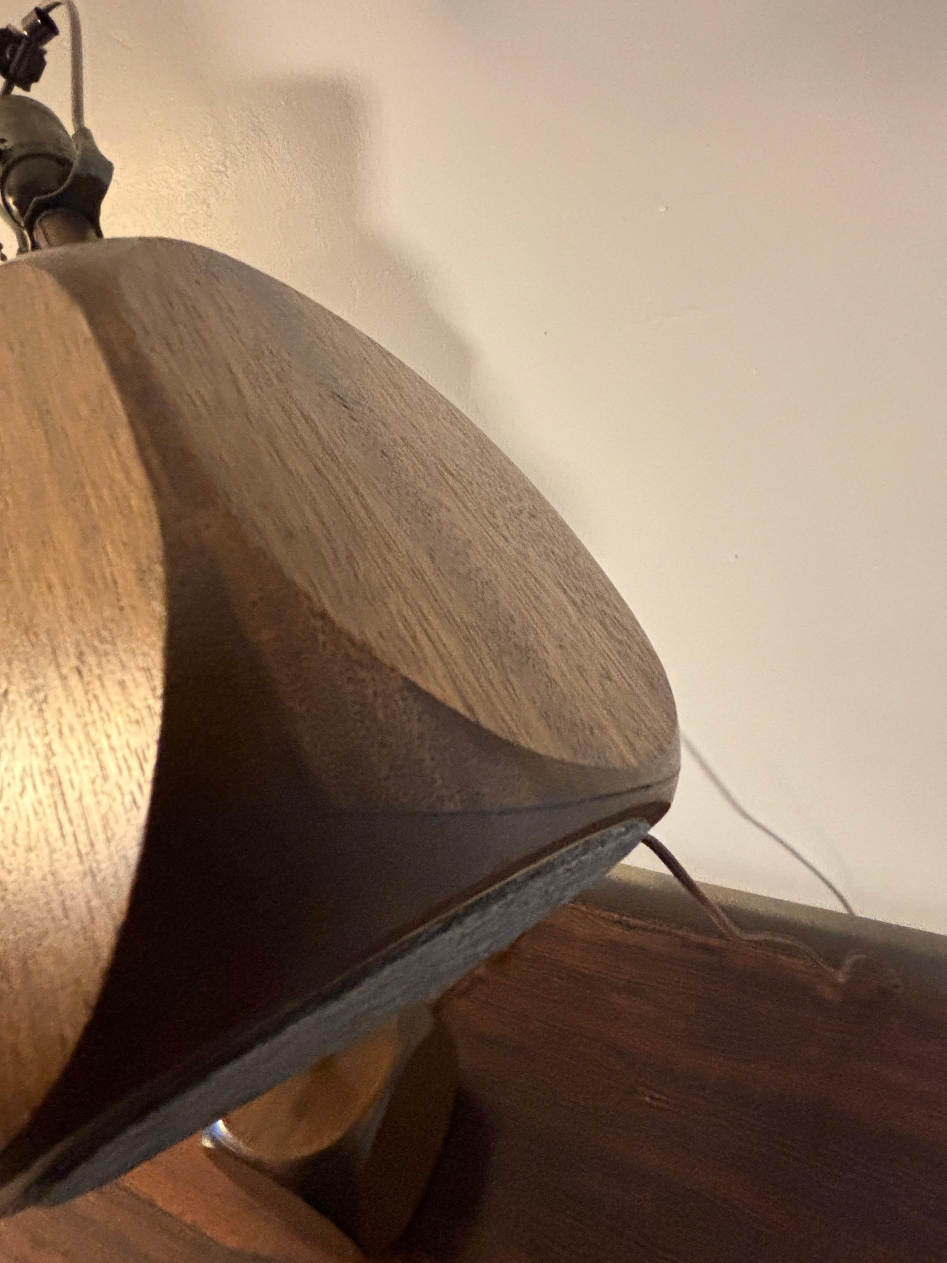 Pareja de lámparas de sobremesa cúbicas de madera modernas de mediados de siglo siglo XX en venta