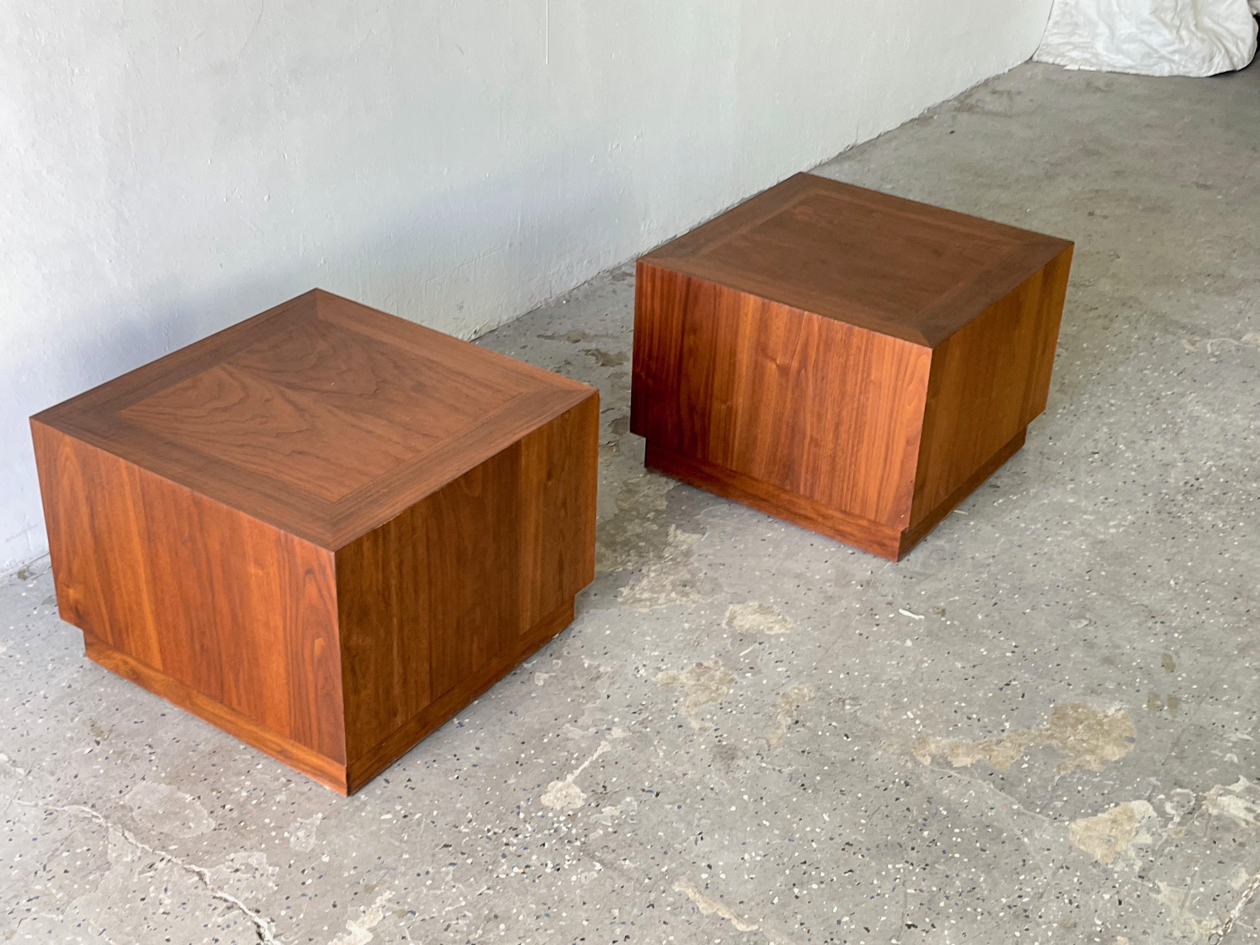 Mid-Century Modern Cubed / Plinth End Tables Manner of Milo Baughman Design In Good Condition In Las Vegas, NV