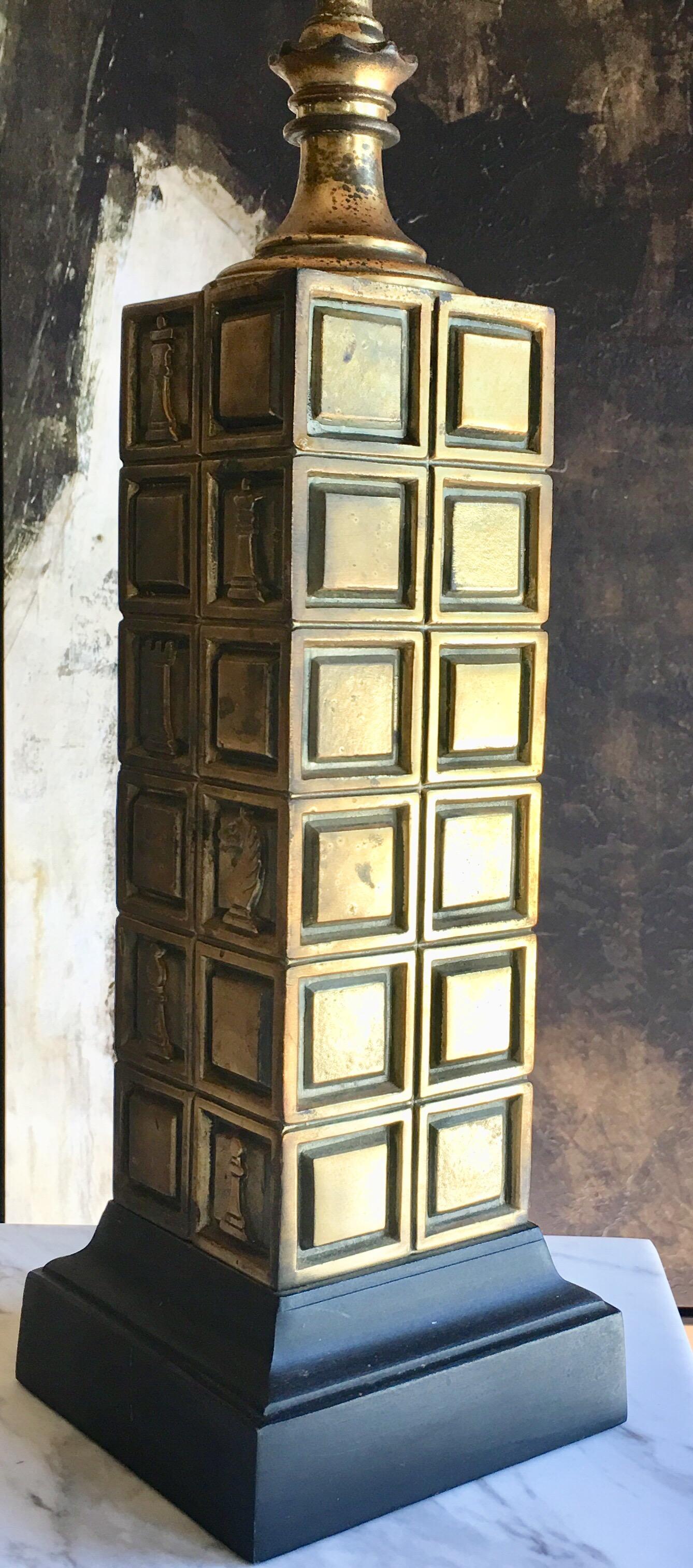 Mid-Century Modern Lampe de table cubiste à motif d'échecs The Modernity