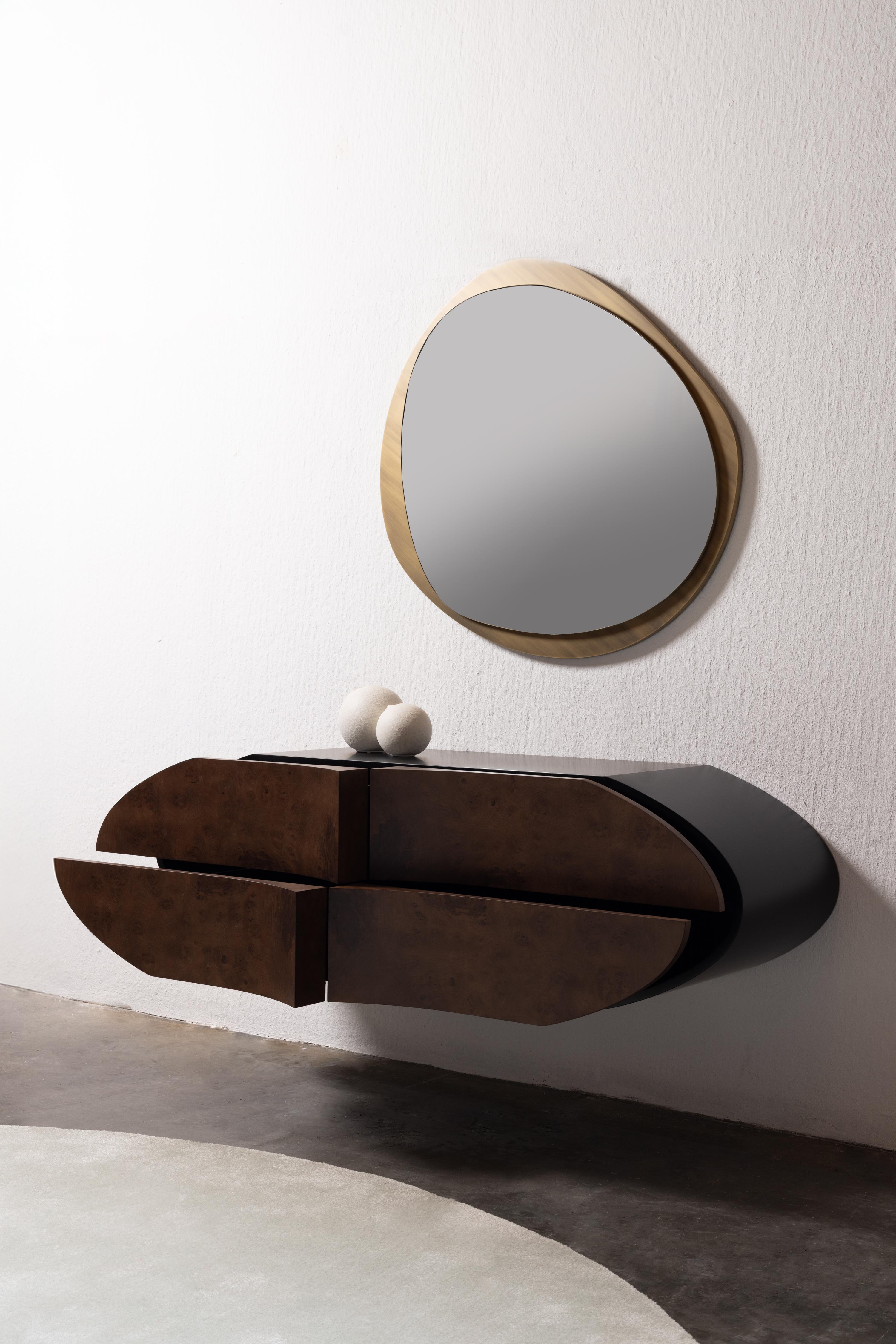 Mid-Century Modern Culatra Wall Mirror, Contemporary Collection, Handcrafted in Portugal - Europe by Greenapple.

Le miroir mural Culatra s'inspire de la beauté sereine de l'île de Culatra, un paradis caché sur la côte atlantique sud du Portugal. Sa