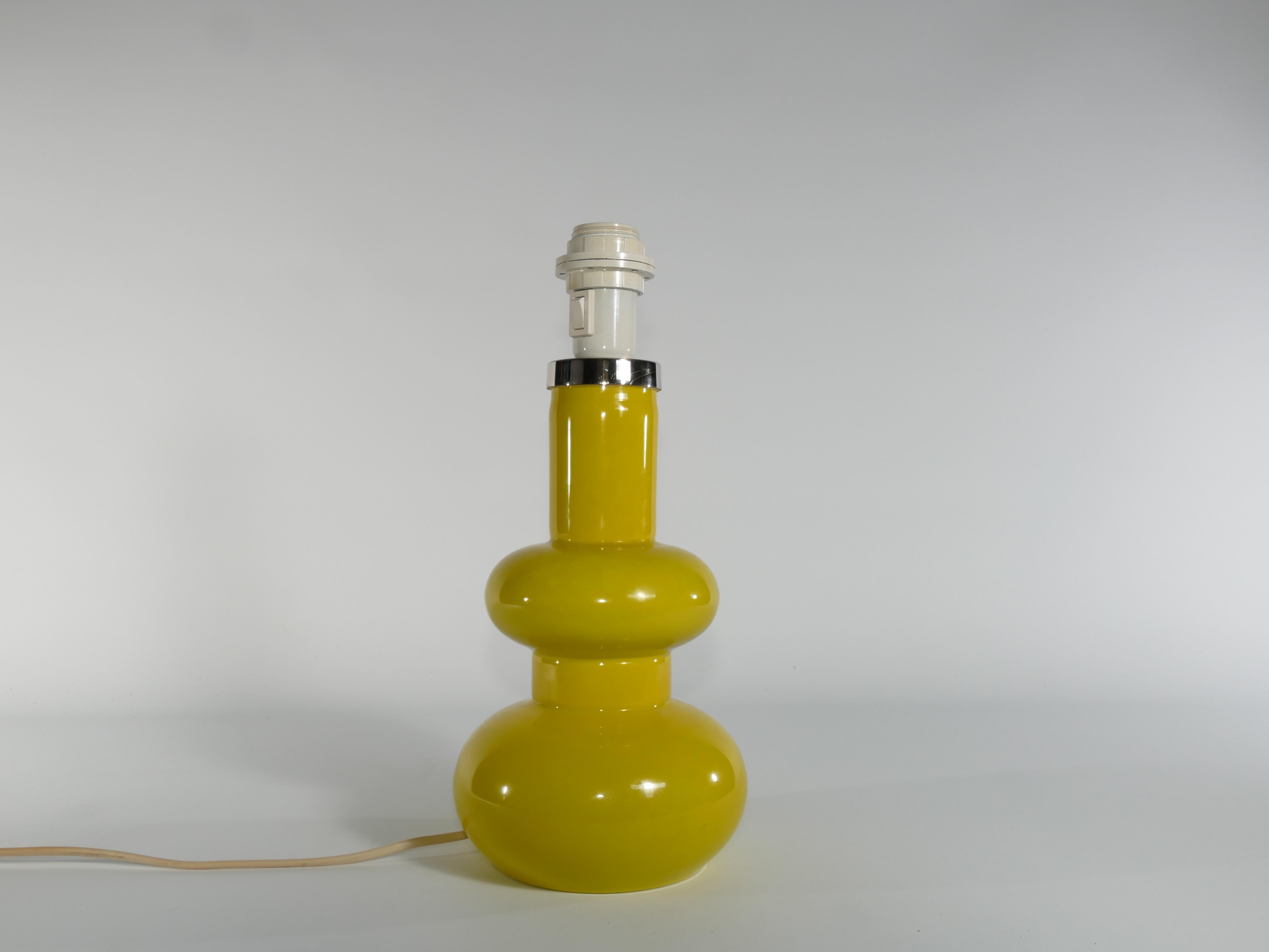 Mid-Century Modern Curvaceous Bright Yellow Glass Table Lamp by Orrefors, 1960s For Sale 5