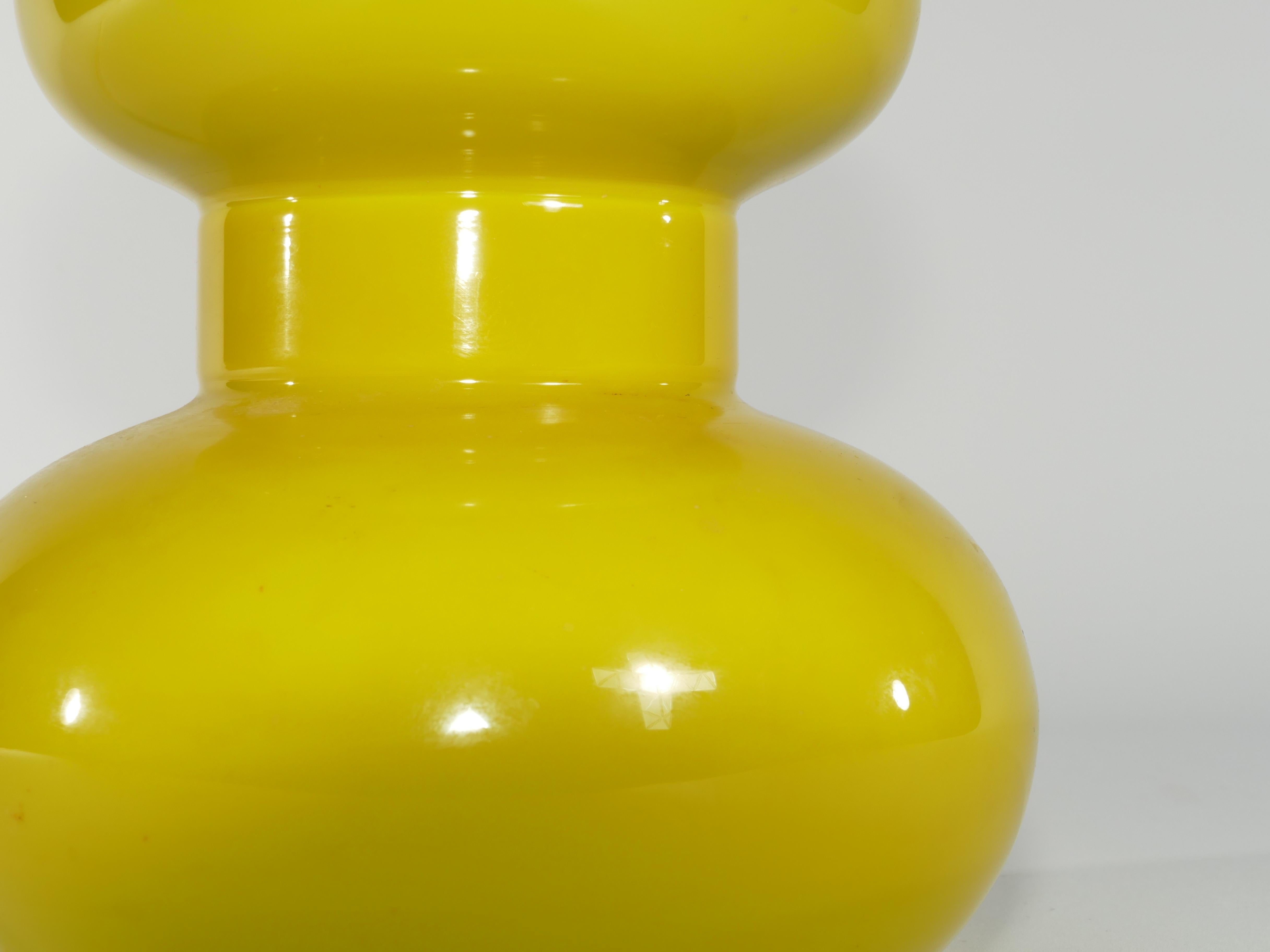 Mid-Century Modern Curvaceous Bright Yellow Glass Table Lamp by Orrefors, 1960s For Sale 11