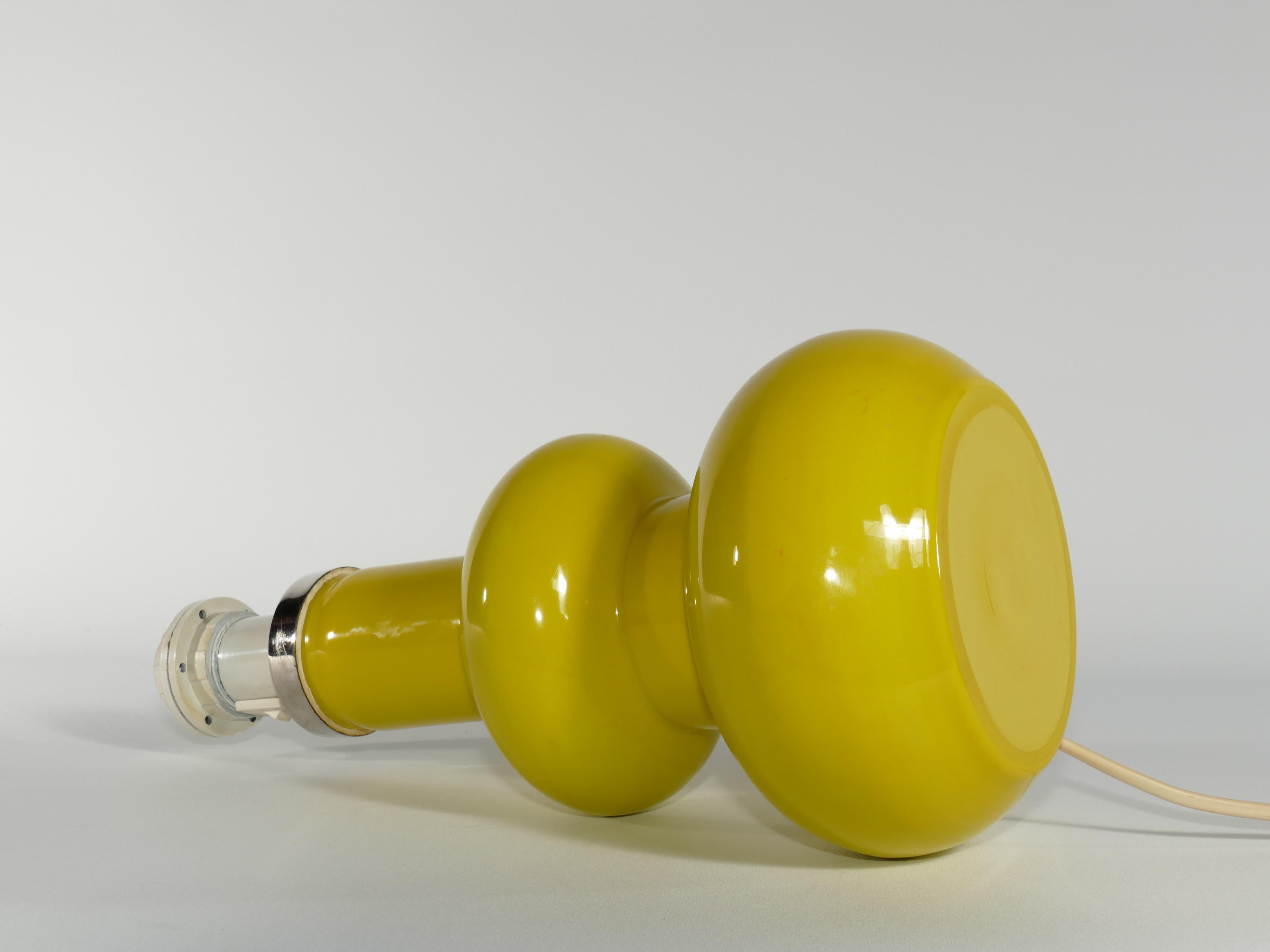 Mid-Century Modern Curvaceous Bright Yellow Glass Table Lamp by Orrefors, 1960s For Sale 2