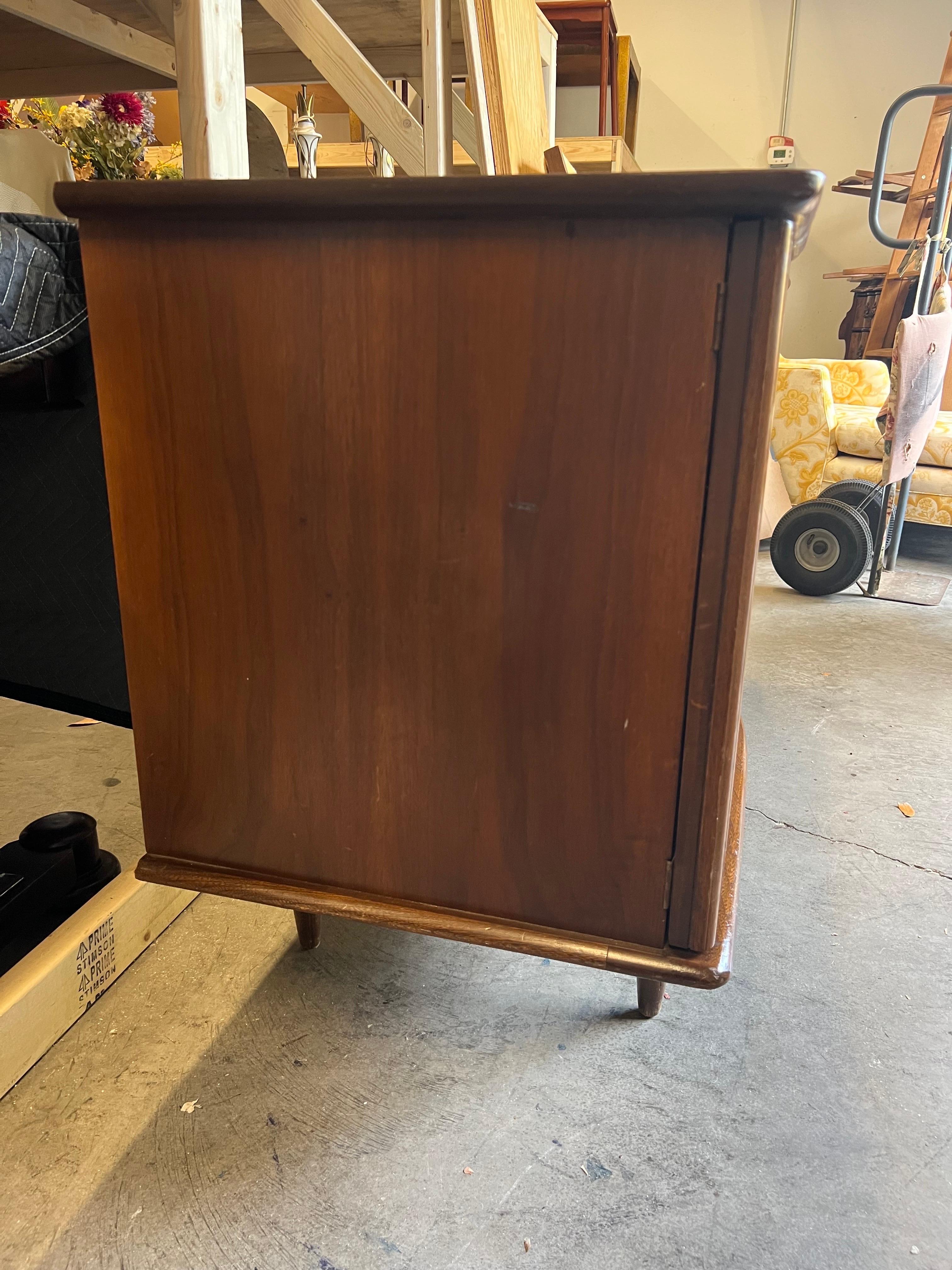 Mid-Century Modern Curved and Sculpted Walnut Lowboy Dresser For Sale 7