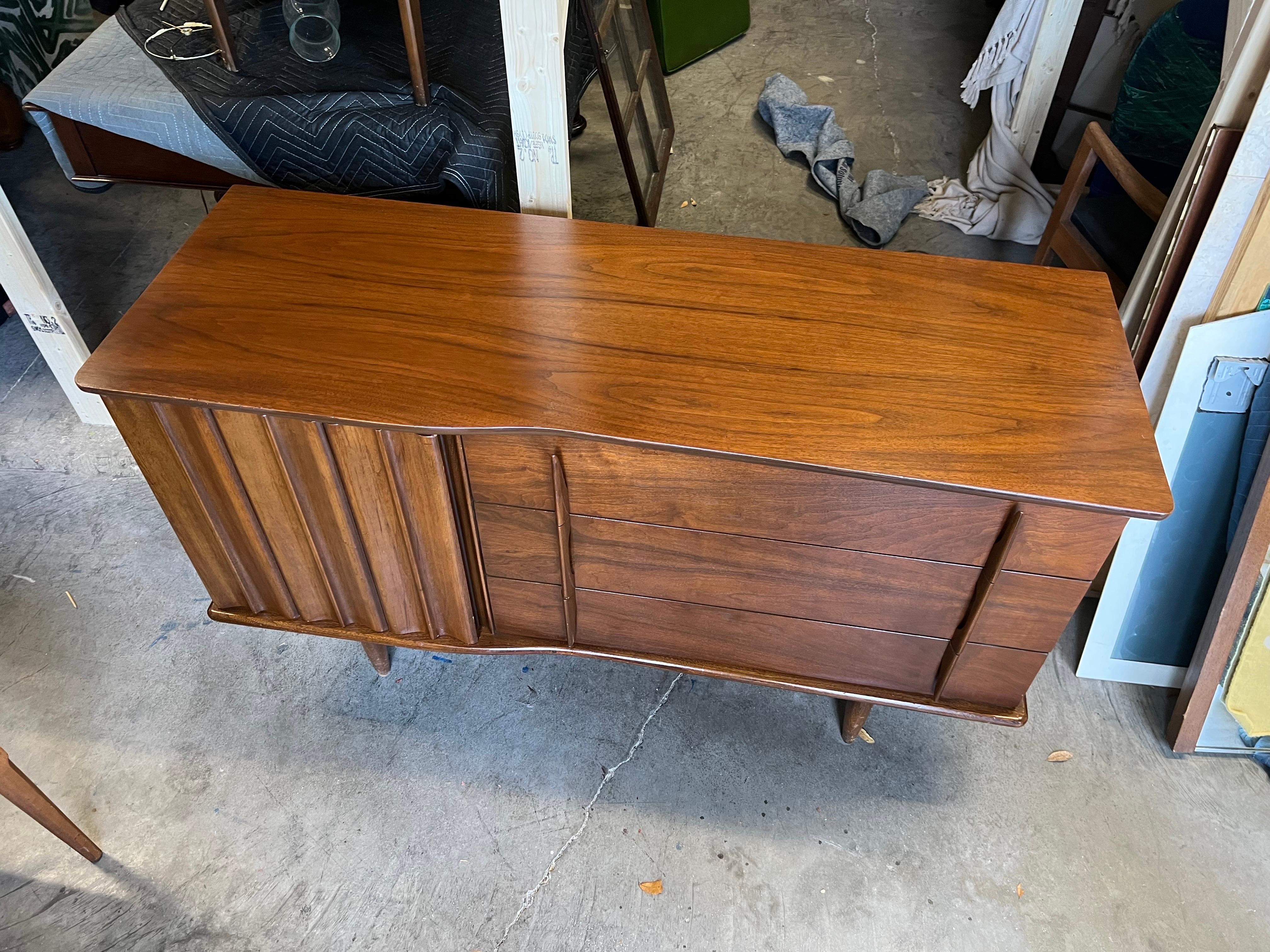 Here is a very nice walnut 6 drawer dresser by United Furniture Corporation, circa 1960s. Internally we call this piece the 