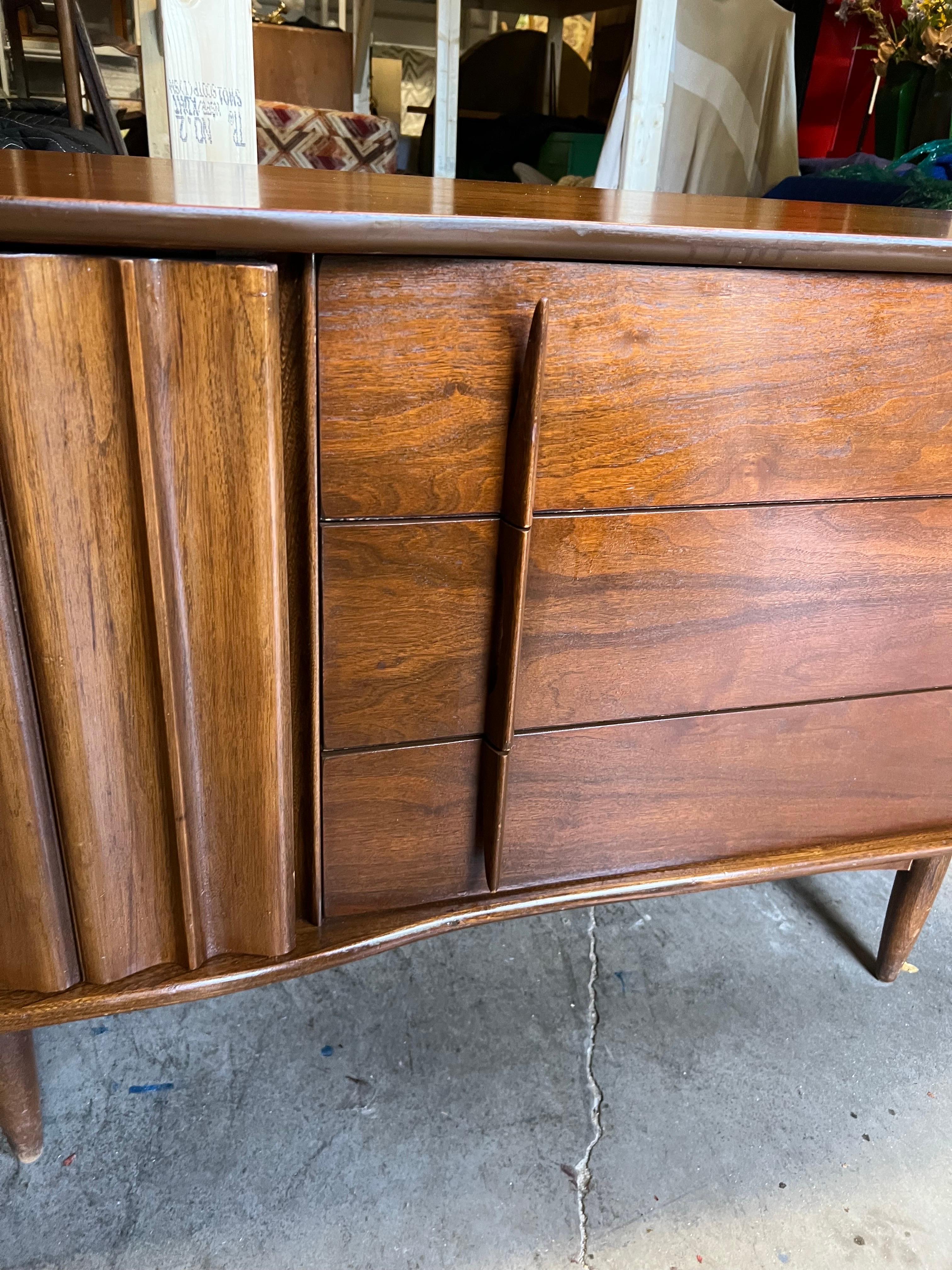 Mid-Century Modern Curved and Sculpted Walnut Lowboy Dresser In Good Condition For Sale In Charleston, SC