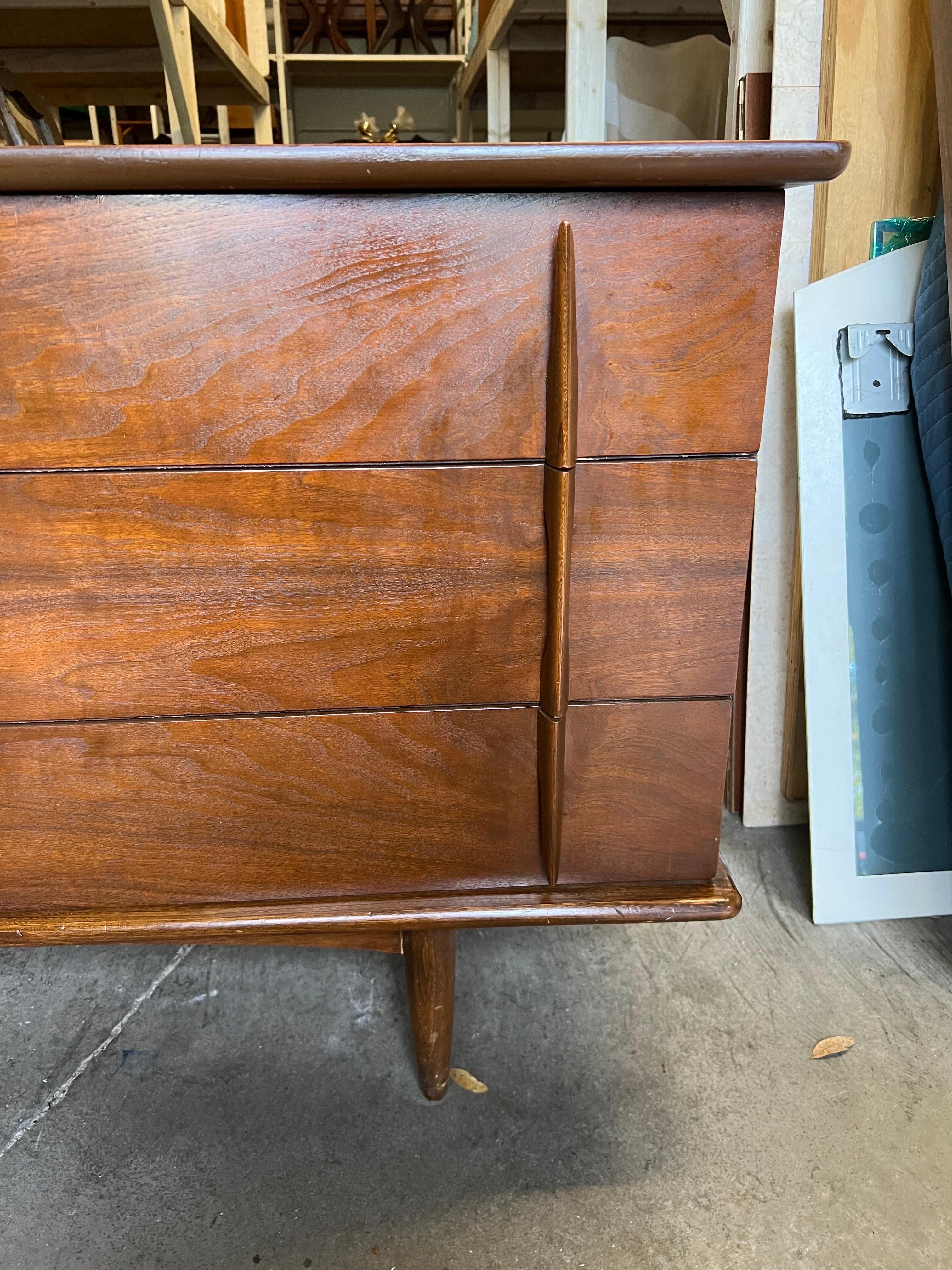 Mid-Century Modern Curved and Sculpted Walnut Lowboy Dresser For Sale 1