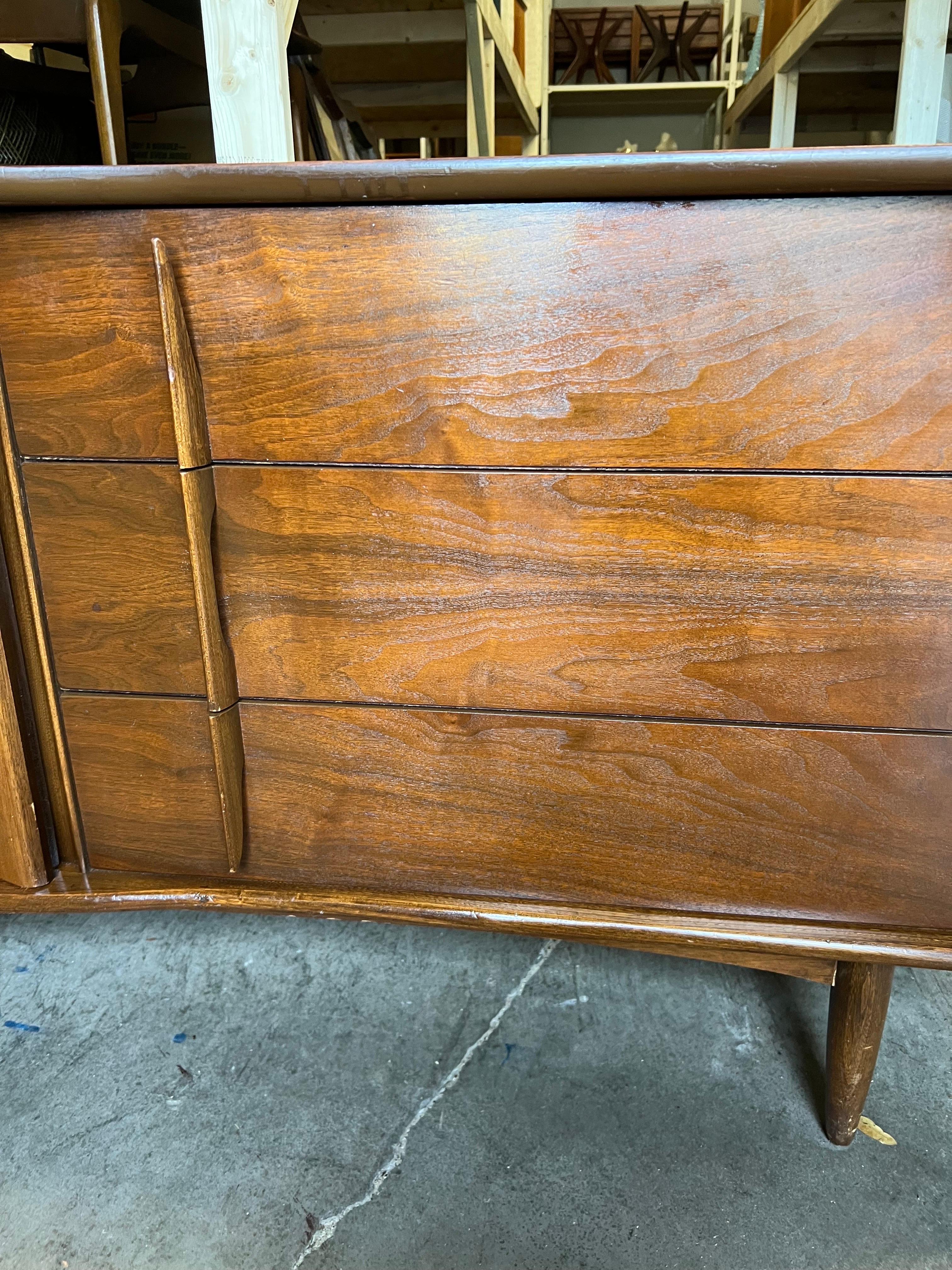 Mid-Century Modern Curved and Sculpted Walnut Lowboy Dresser For Sale 2