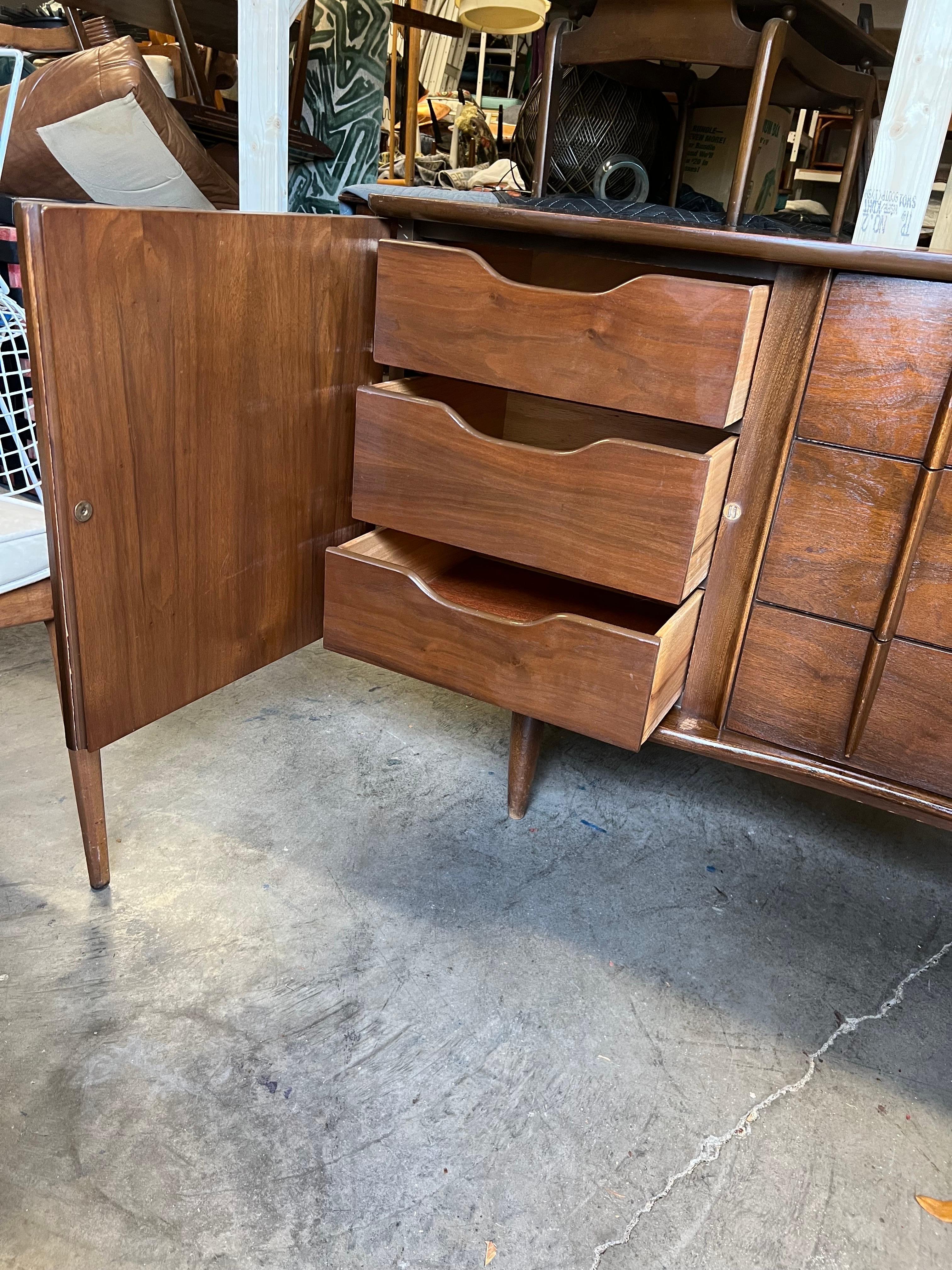 Mid-Century Modern Curved and Sculpted Walnut Lowboy Dresser For Sale 3