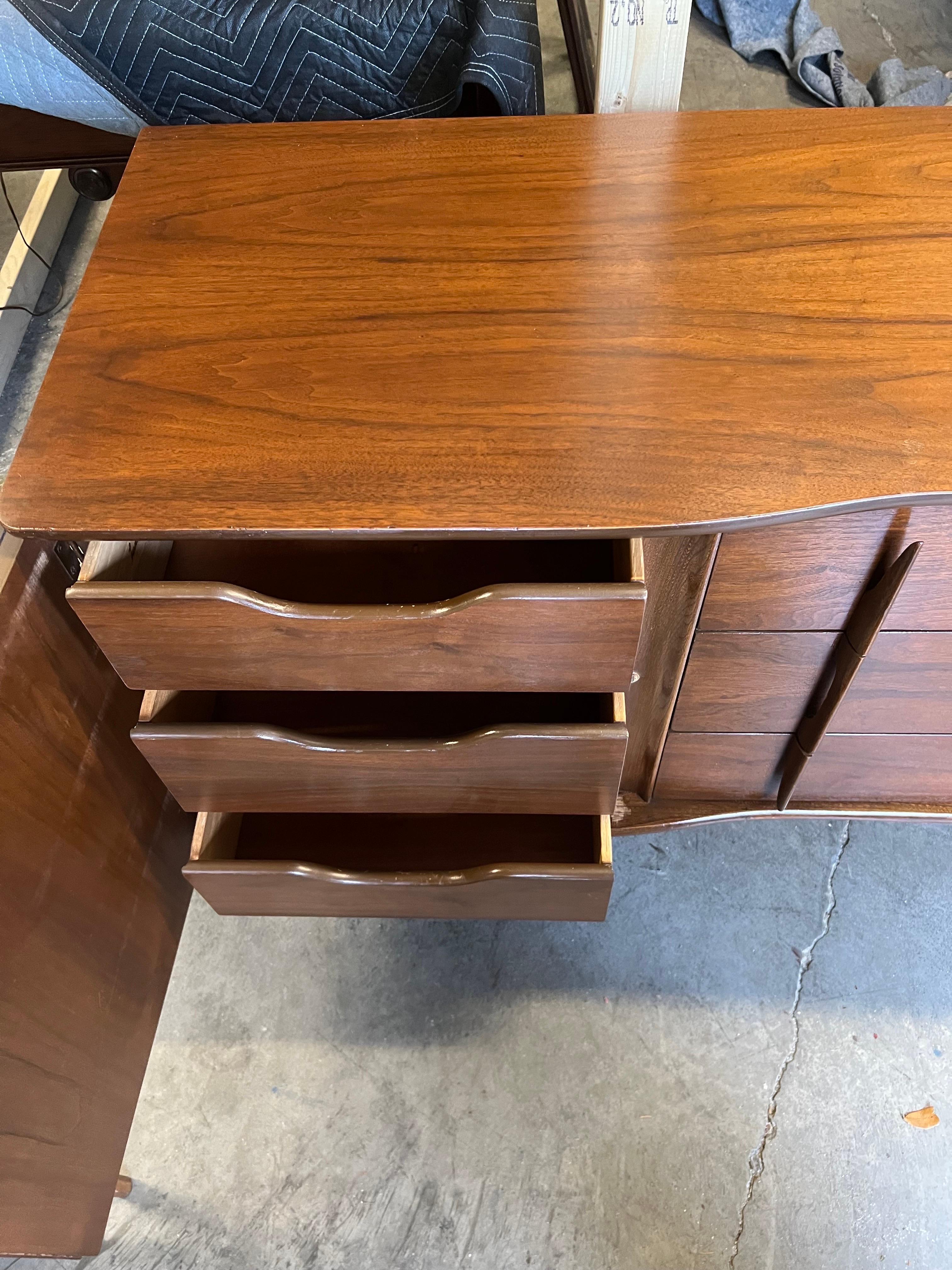 Mid-Century Modern Curved and Sculpted Walnut Lowboy Dresser For Sale 4