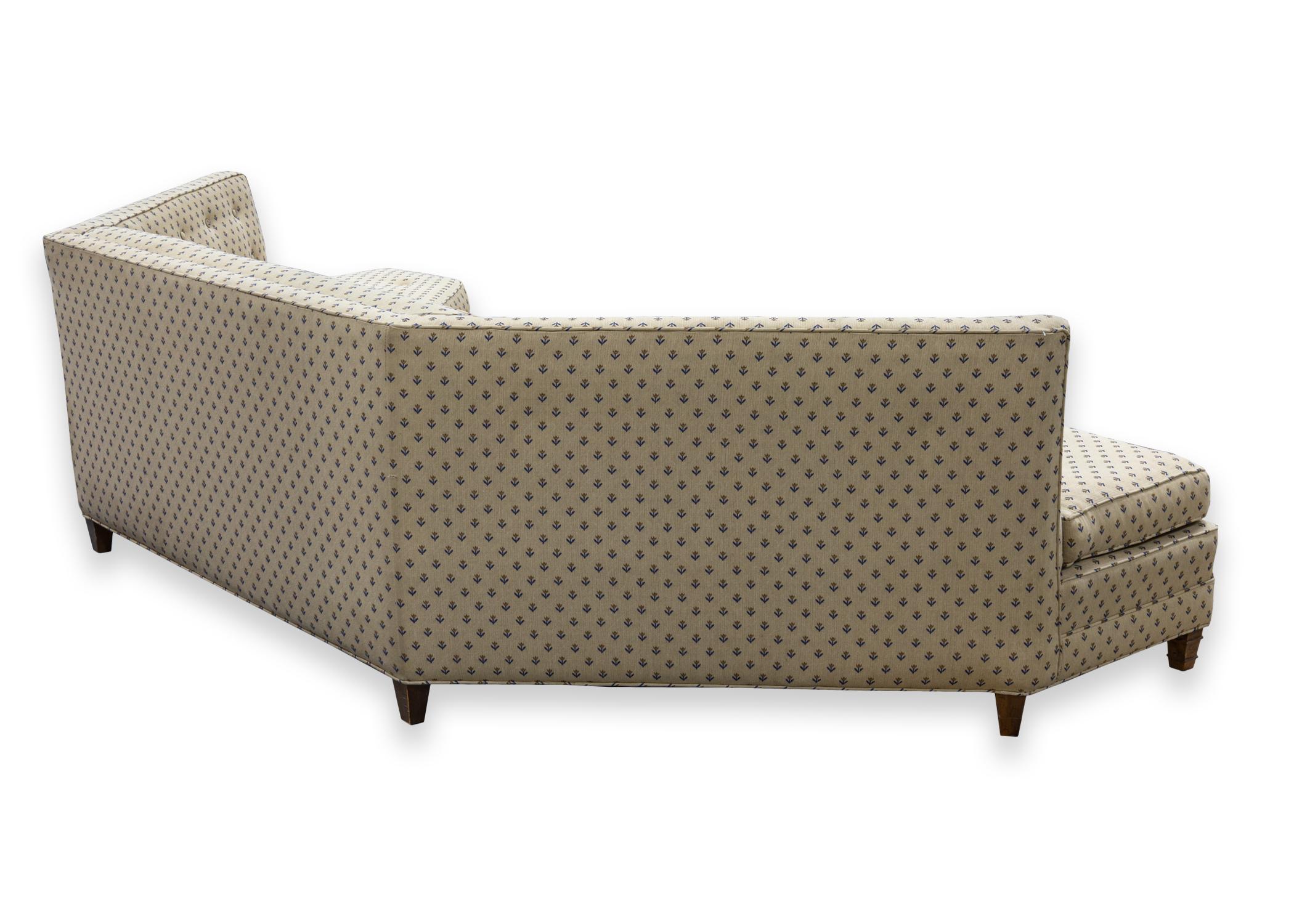 Gebogenes, geblümtes Mid-Century-Modern-Sofa in Beige in der Art von Harvey Probber (Moderne der Mitte des Jahrhunderts) im Angebot