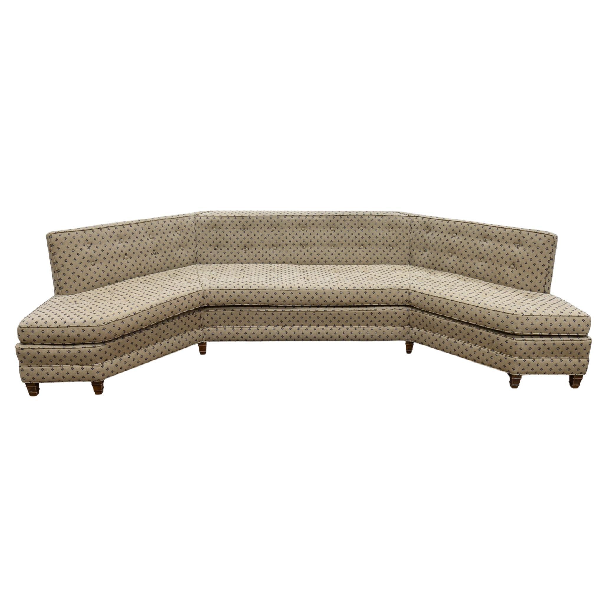 Gebogenes, geblümtes Mid-Century-Modern-Sofa in Beige in der Art von Harvey Probber im Angebot
