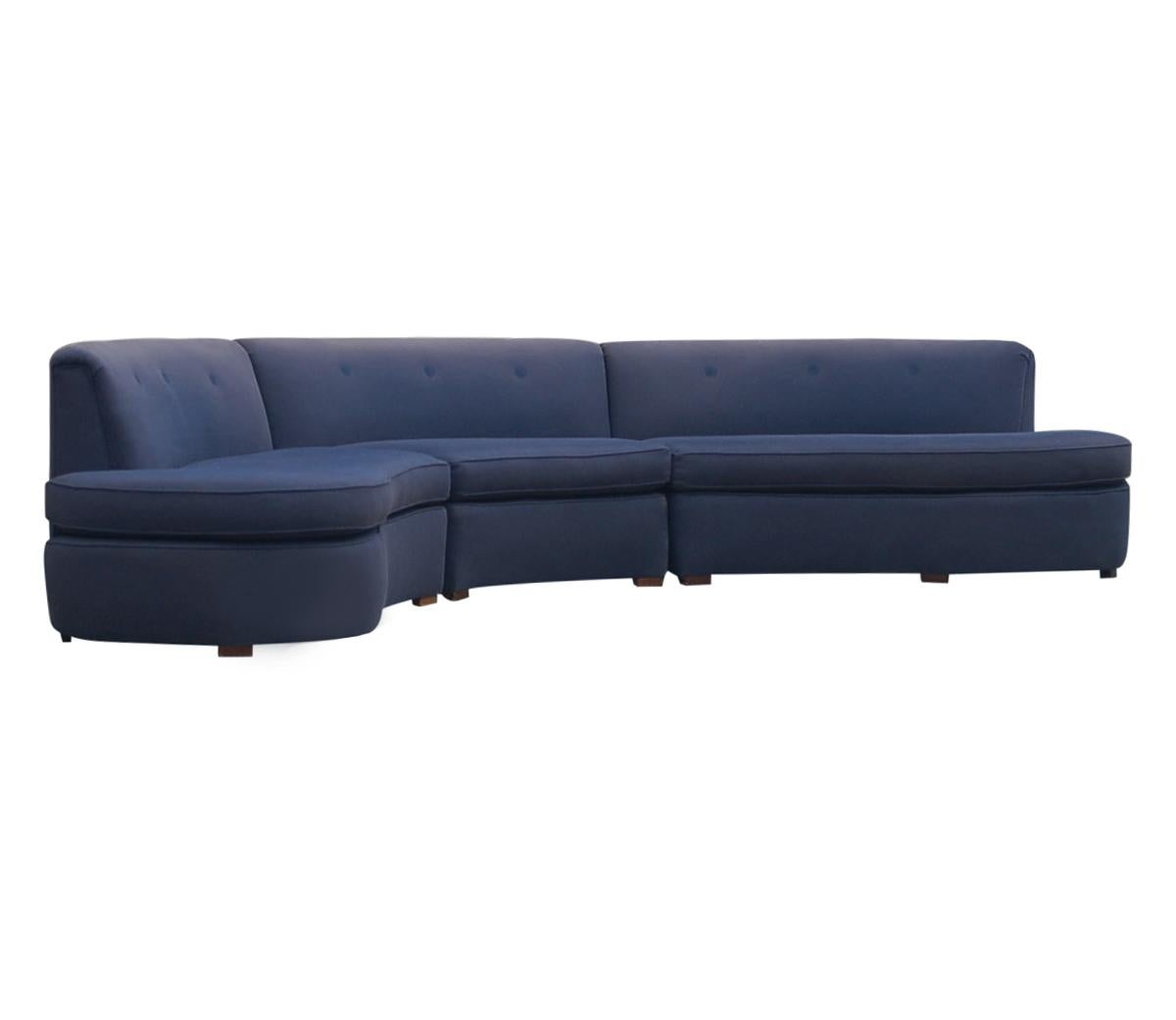 Mid-Century Modern Curved Circular Serpentine Sectional Sofa In Fair Condition In Philadelphia, PA