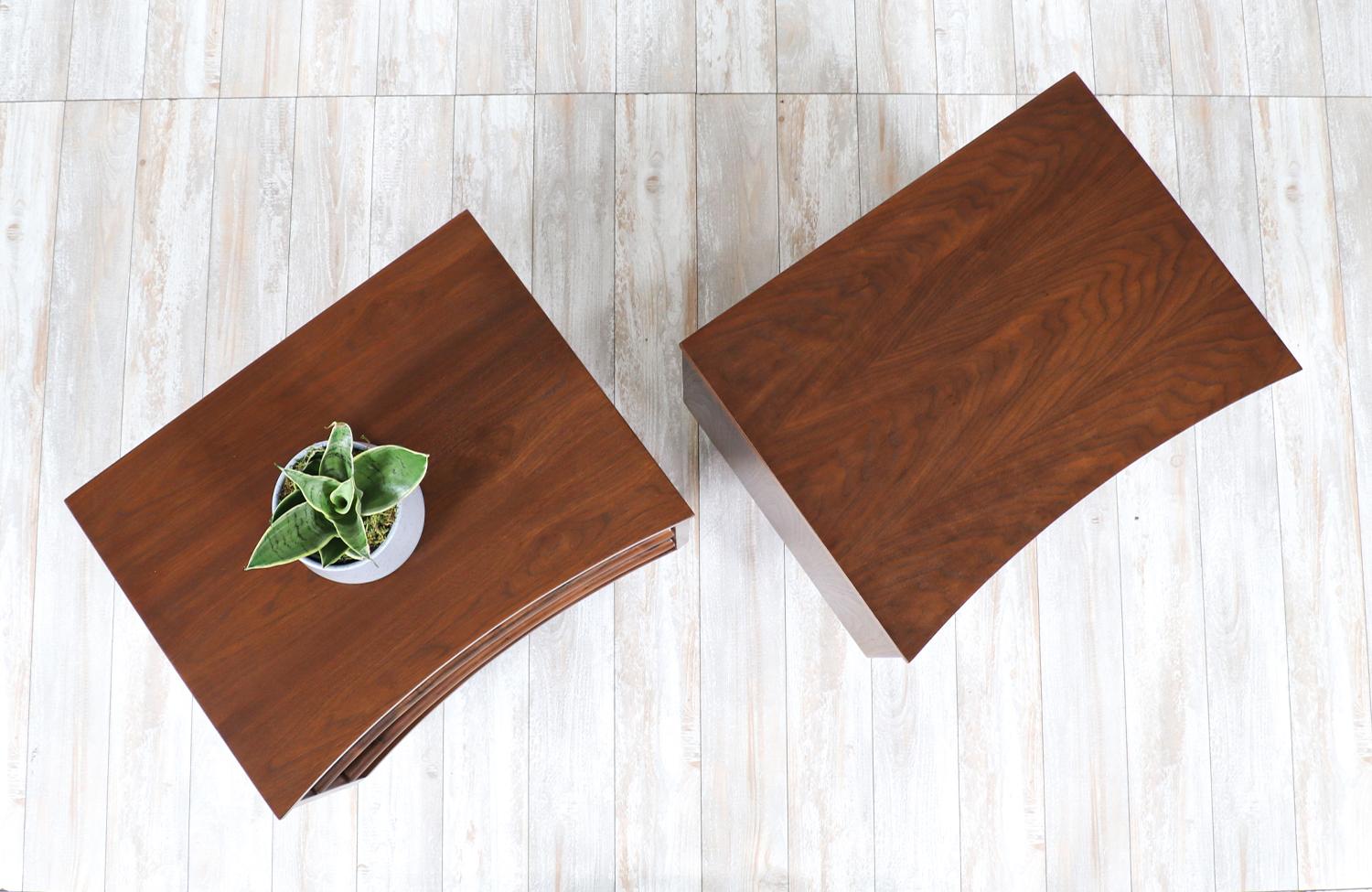 Mid-20th Century Mid-Century Modern Curved-Front Walnut Nightstands by United Furniture