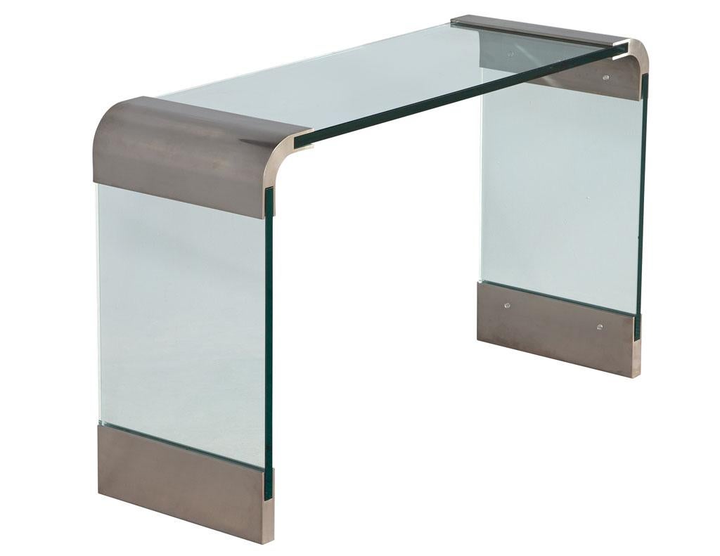 Mid-Century Modern Curved Glass and Stainless-Steel Console Table by Pace In Good Condition For Sale In North York, ON