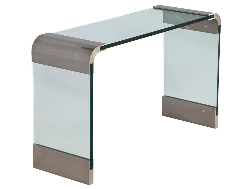 Konsolentisch aus geschwungenem Glas und Edelstahl von Pace, Moderne der Mitte des Jahrhunderts im Zustand „Gut“ im Angebot in North York, ON