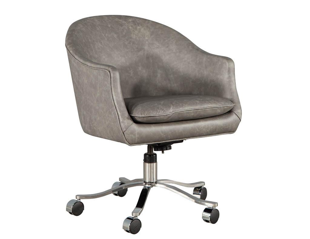 Mid-Century Modern Curved Leather Office Chair In Good Condition For Sale In North York, ON