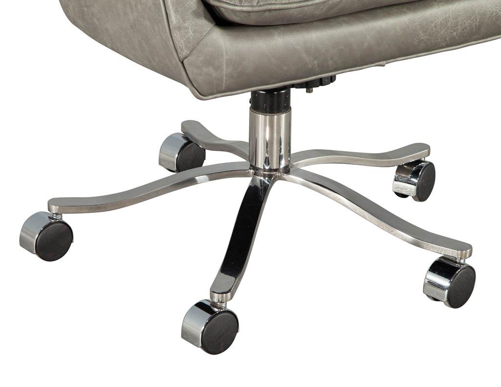 Acier inoxydable Chaise de bureau en cuir incurvée de style moderne du milieu du siècle en vente