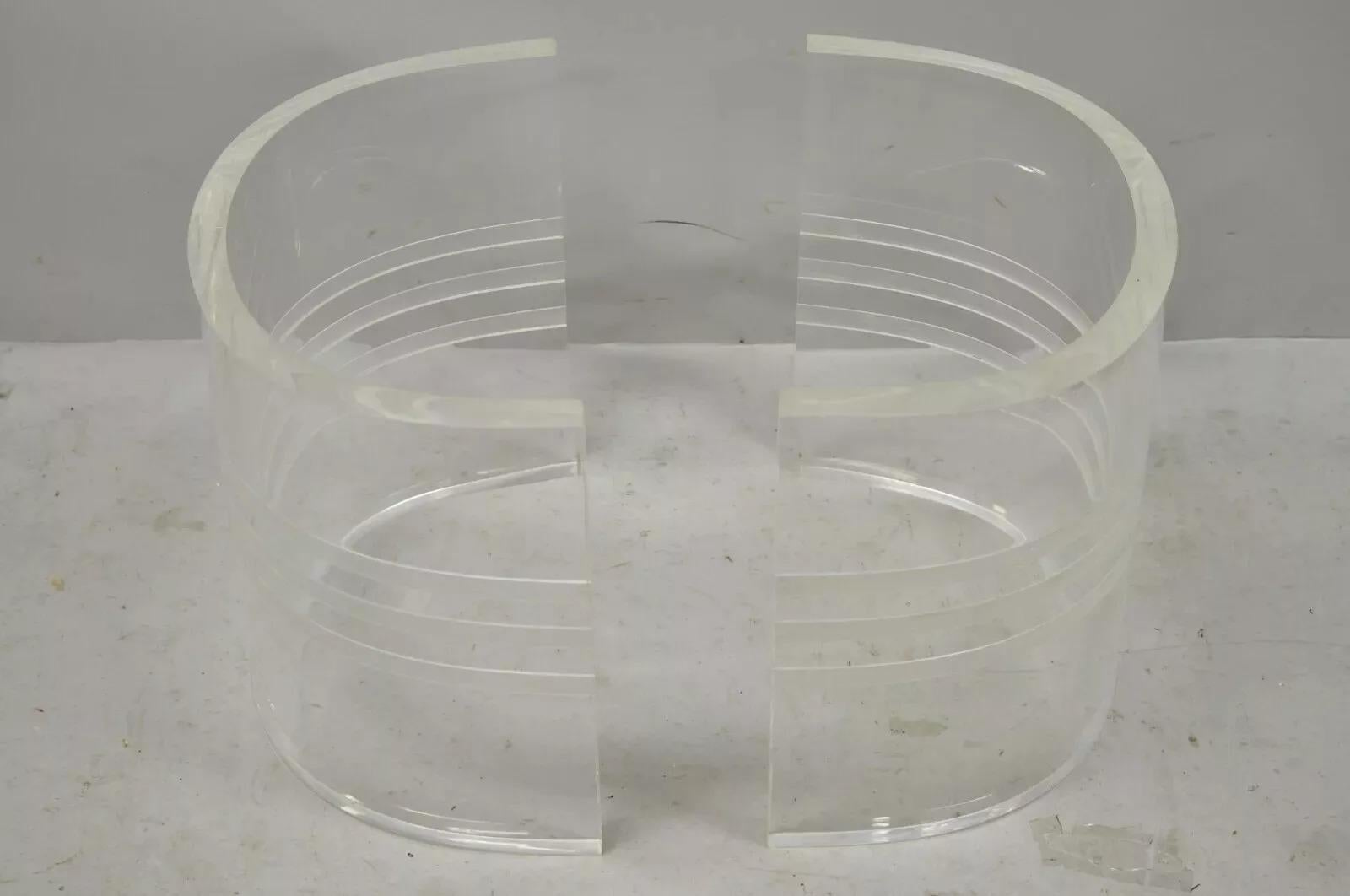 Table basse en verre rectangulaire à double piédestal incurvé en lucite The Moderns en vente 4