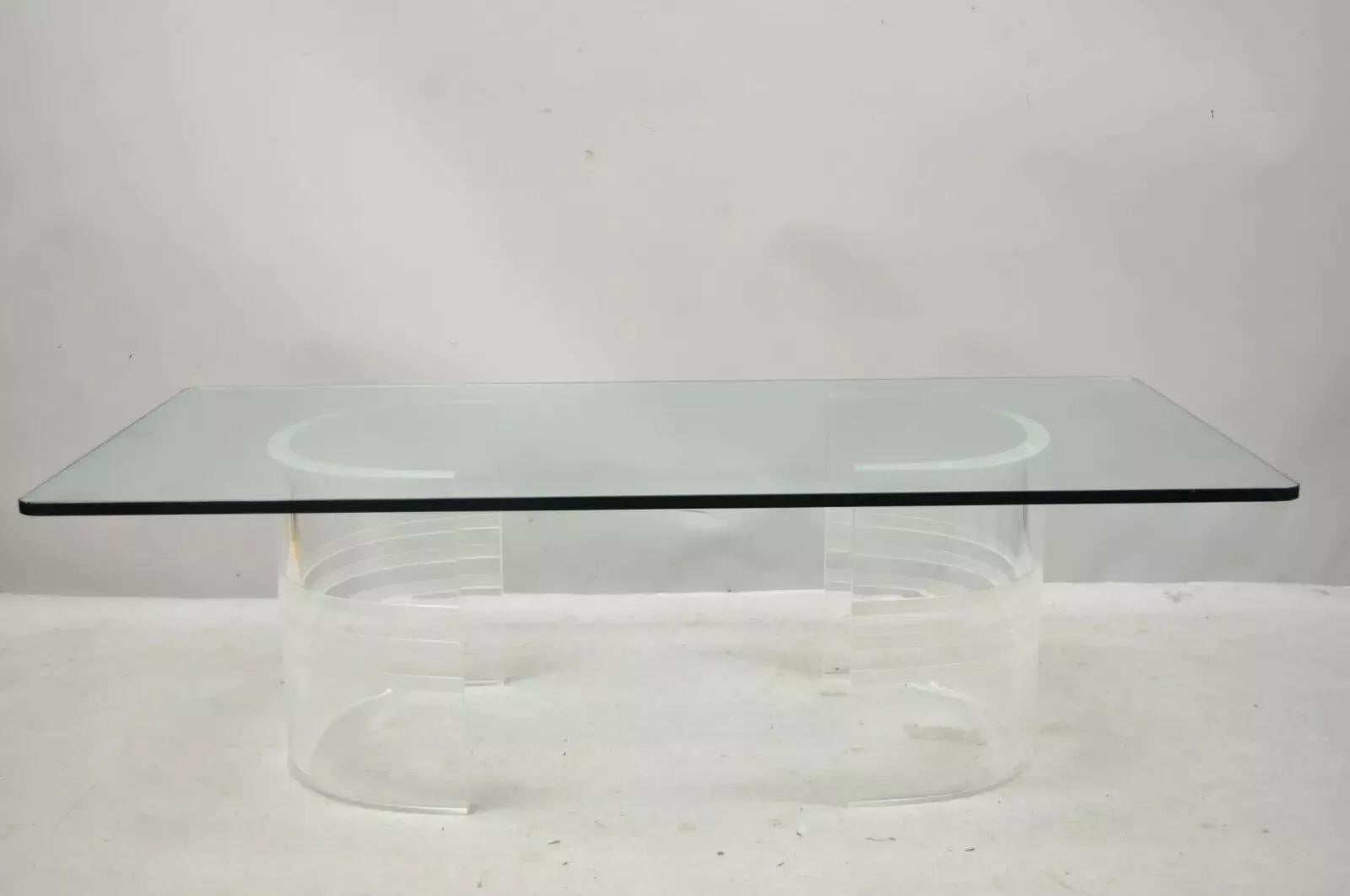 Table basse en verre rectangulaire à double piédestal incurvé en lucite The Moderns en vente 5
