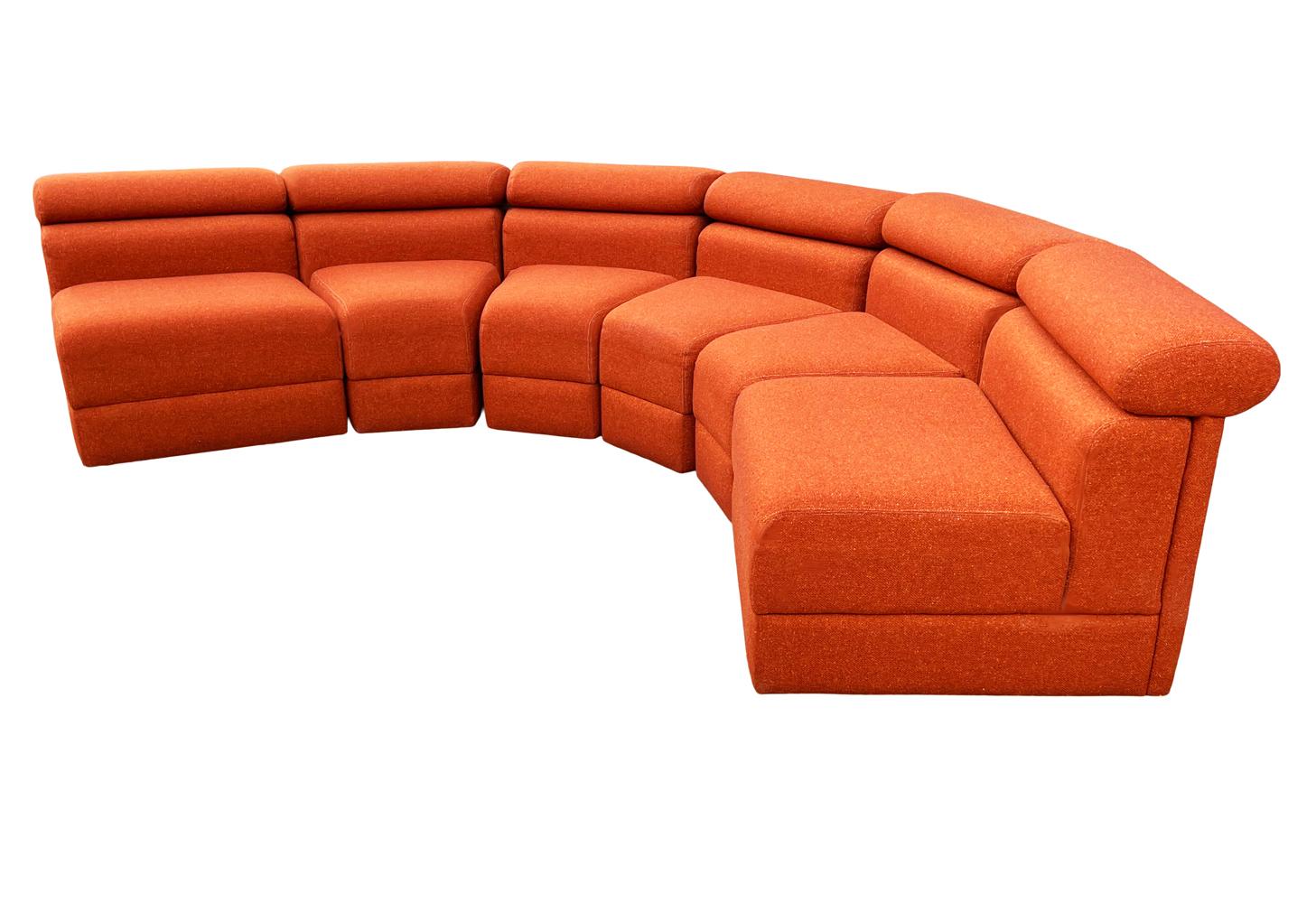 Modulares geschwungenes oder rundes Serpentinen-Sofa, Mid-Century Modern  (Moderne der Mitte des Jahrhunderts) im Angebot