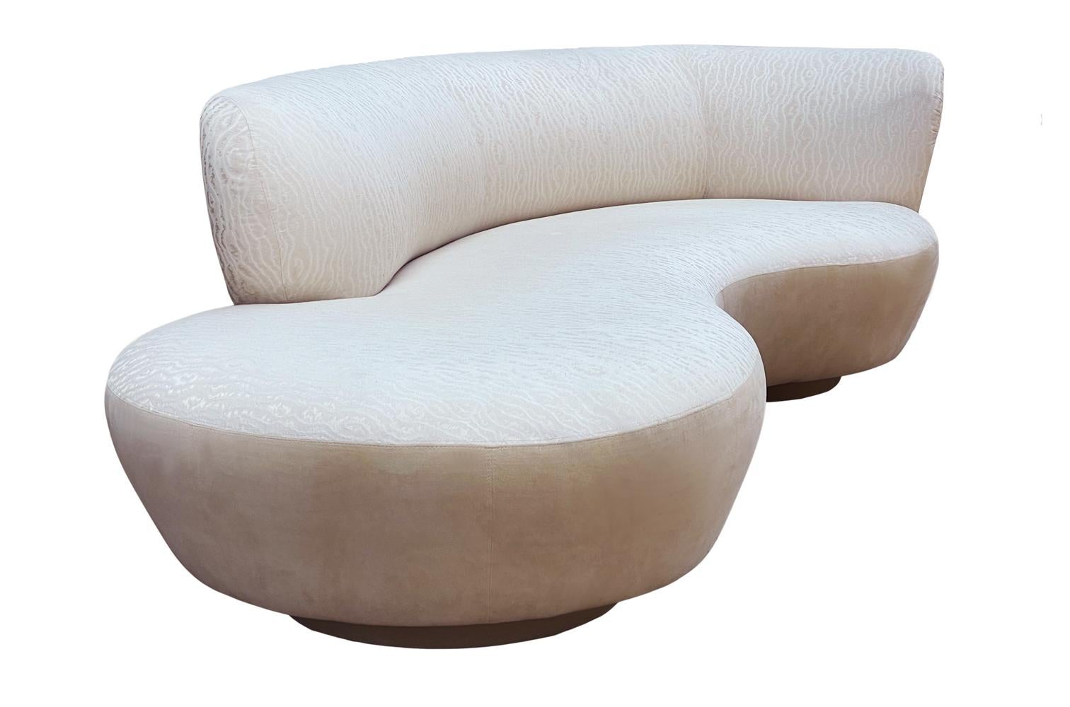 Ein klassisches und ikonisch aussehendes Cloud-Sofa von Weiman aus den 1980er Jahren. Der Stoff ist original und in gutem Zustand. 