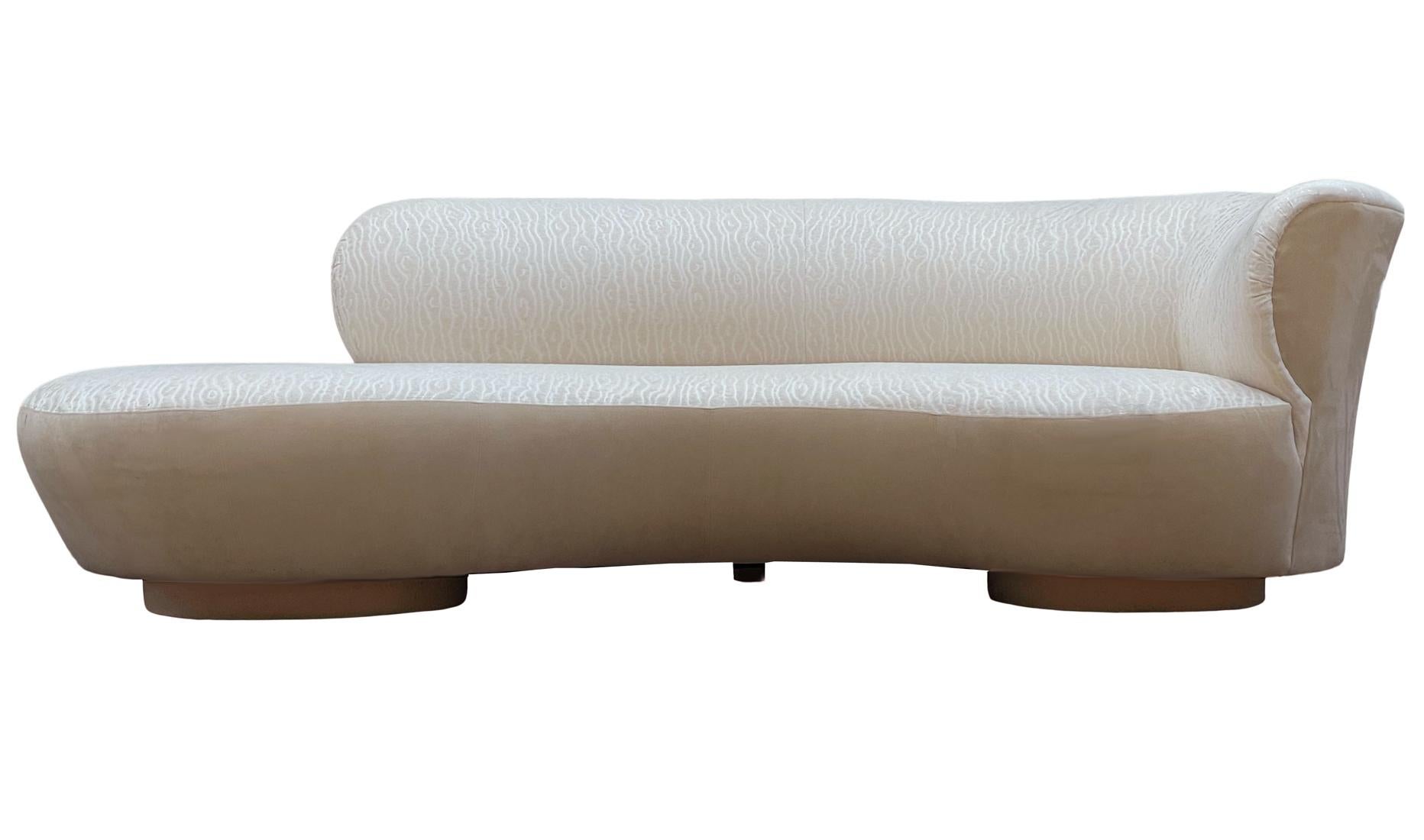 Mid Century Modern Curved Sculptural Serpentine Cloud Sofa or Chaise Lounge In Good Condition For Sale In Philadelphia, PA