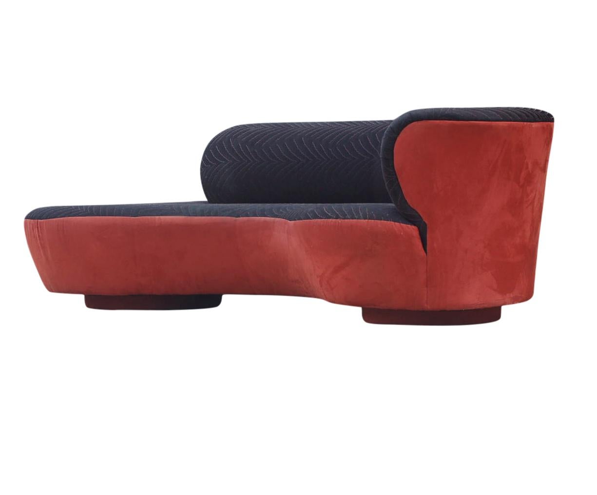 Mid-Century Modern Curved Serpentine Cloud Sofa by Weiman In Good Condition For Sale In Philadelphia, PA