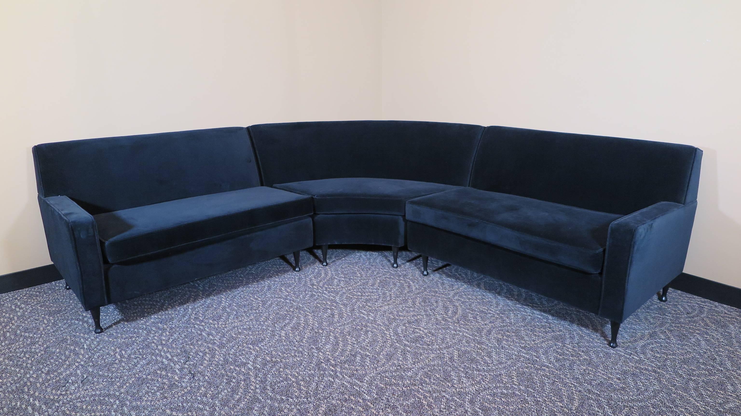 A Mid-Century Modern curved sectional sofa in the style of Paul McCobb symmetric group. Midcentury corner sofa in black velvet. Very comfortable, in very good condition.
Size two pieces 64 wide, centre piece is 45 wide in the back.
 