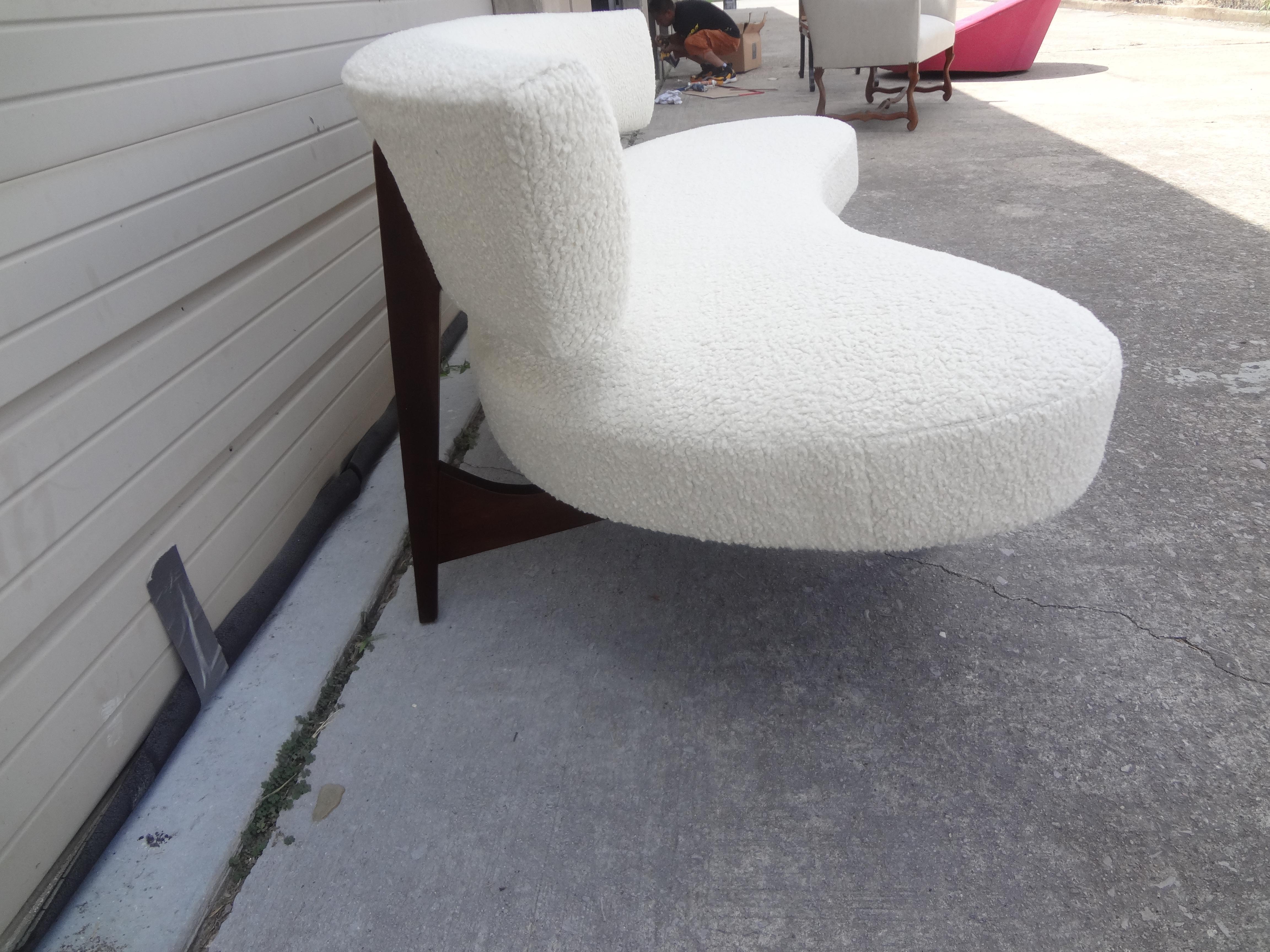 Mid-20th Century Mid-Century Modern Curved Floating Sofa Upholstered in White Bouclé