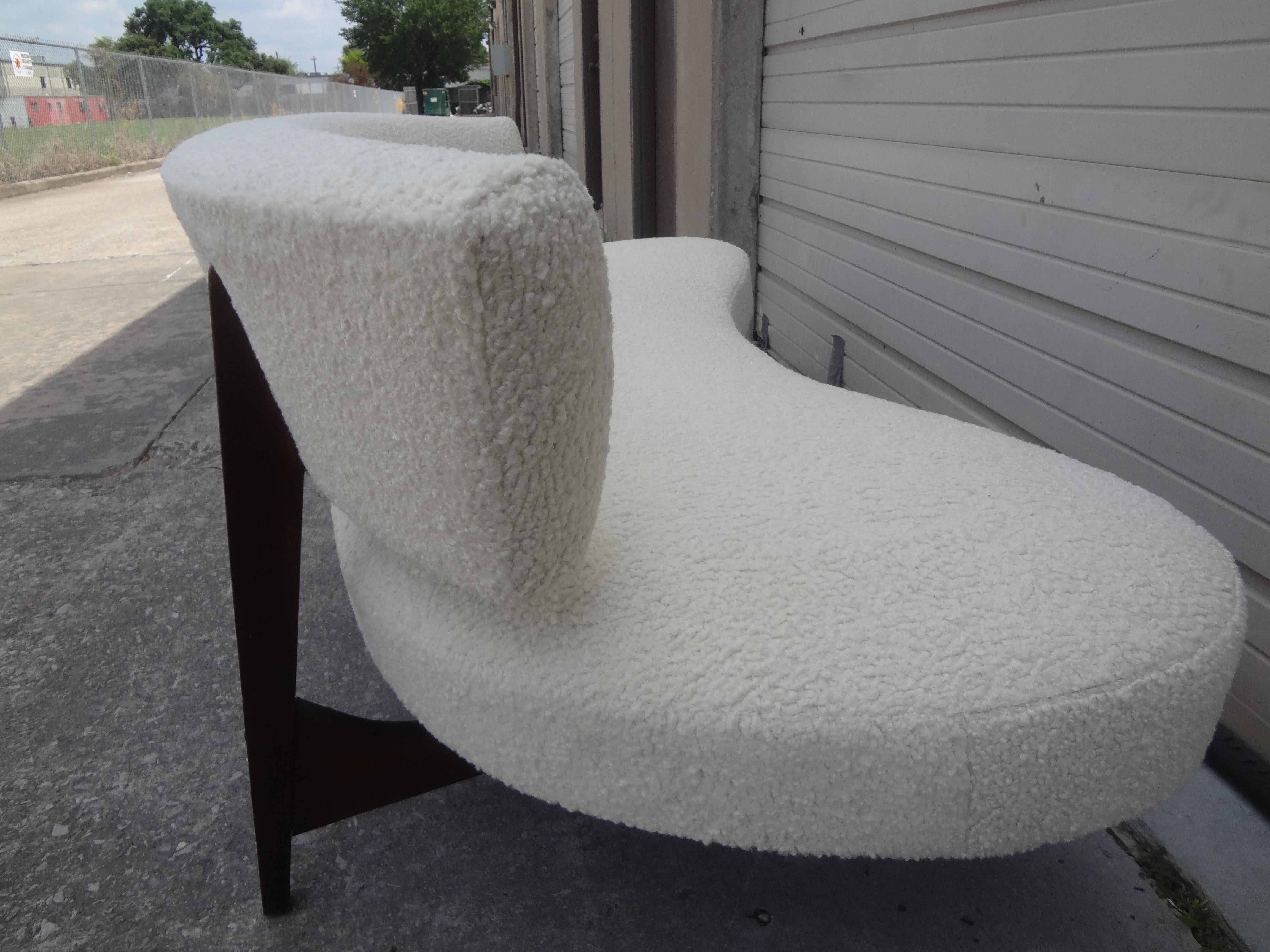 Mid-Century Modern Curved Floating Sofa Upholstered in White Bouclé 4