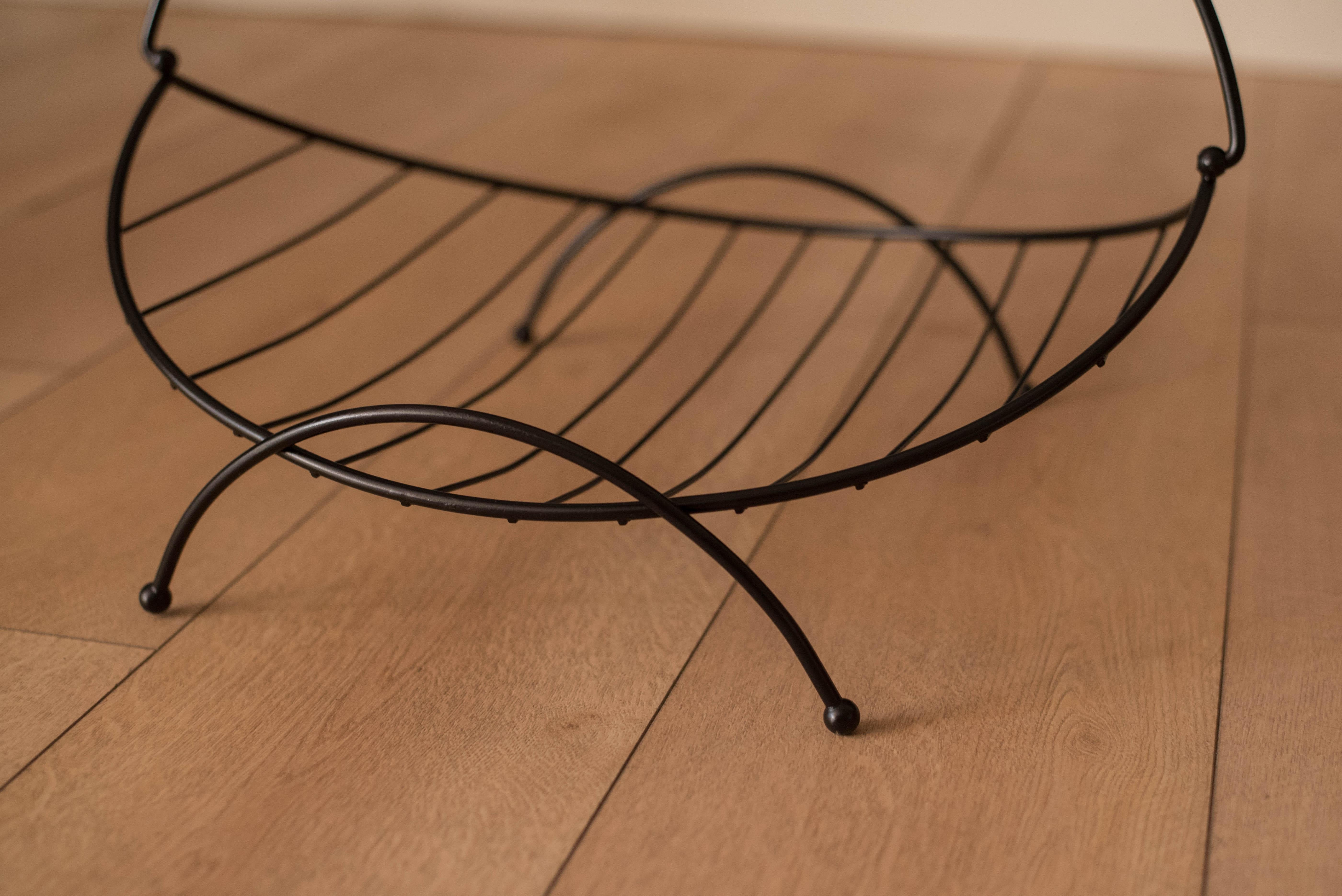 Mid-Century Modern Curved Wire Black Magazine Rack Holder For Sale 1