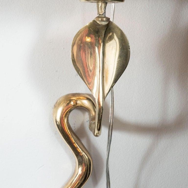 Mid-Century Modern Curvilinear Brass Cobra Snake Sconce In Excellent Condition For Sale In New York, NY