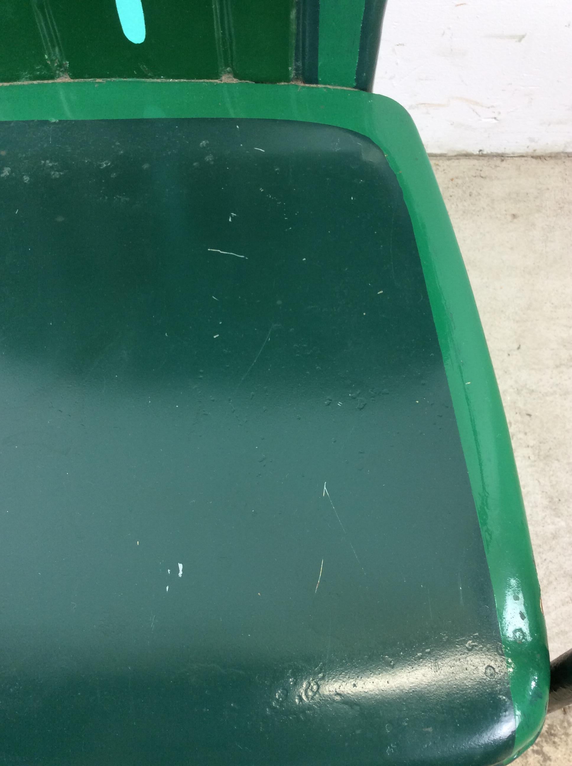 Peint à la main Chaise d'extérieur peinte sur mesure du milieu du siècle dernier avec base en porte-à-faux en vente