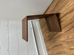 Table d'appoint personnalisable en noyer, mi-siècle moderne