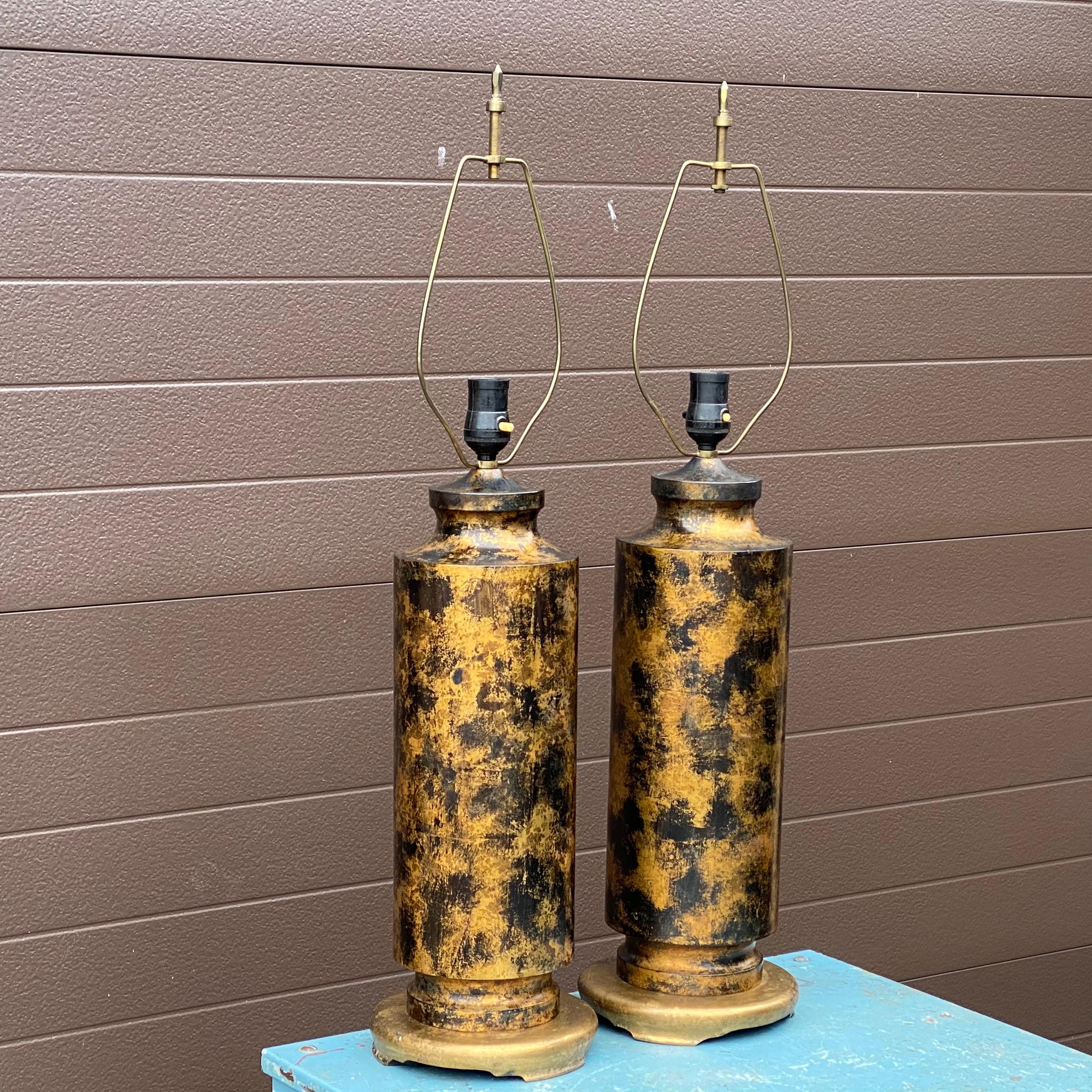 Mid-Century Modern Lampes de table cylindriques en bronze patiné modernes du milieu du siècle dernier en vente