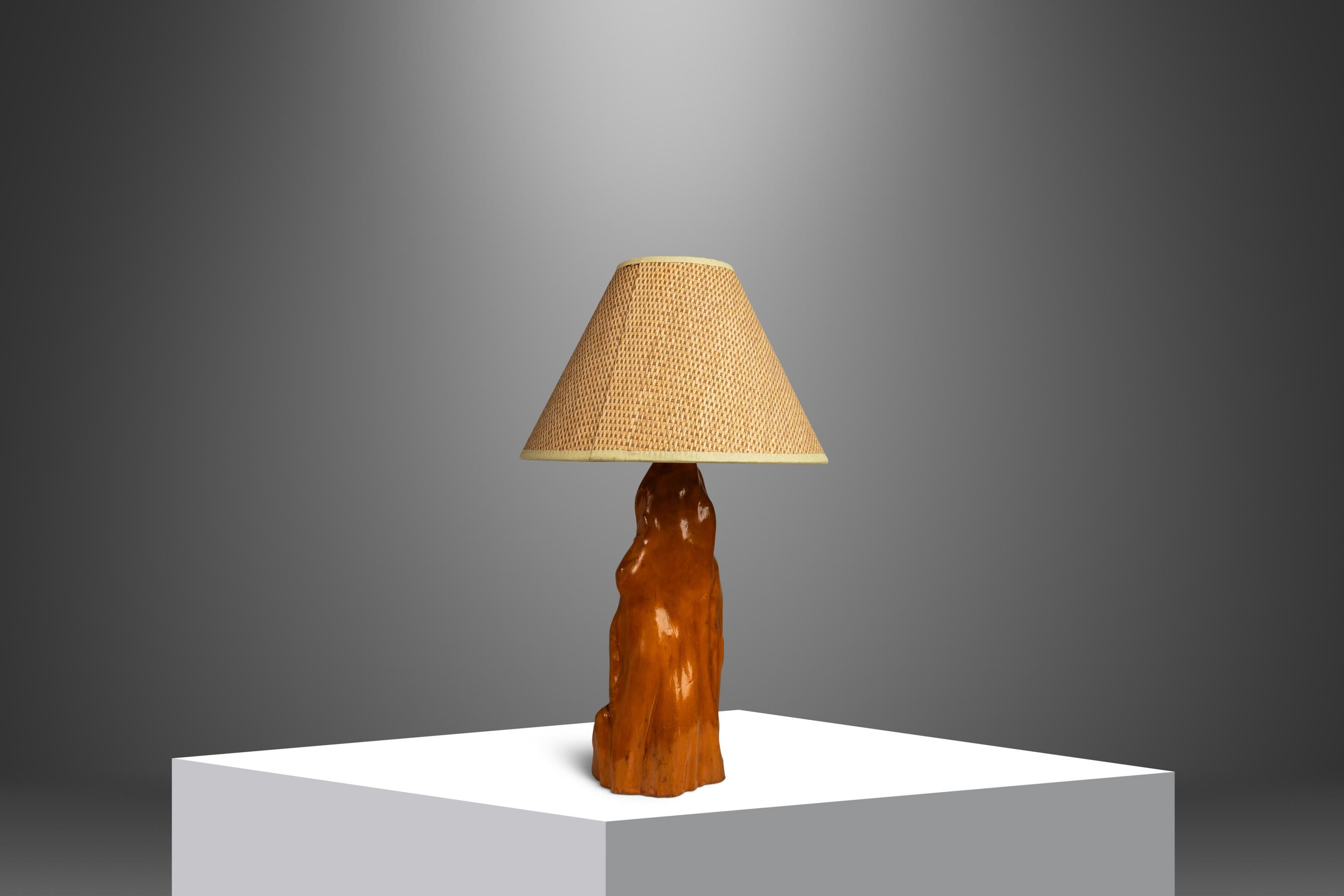  Voici une splendide lampe de table rétro qui capture la quintessence de la 