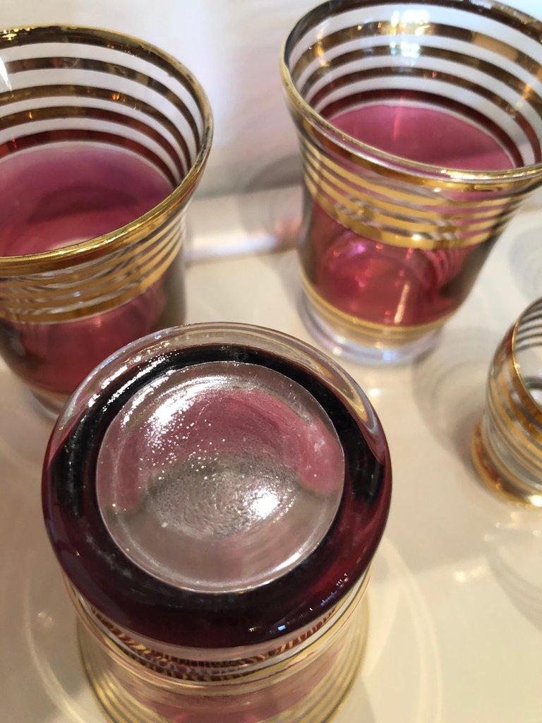 Tschechische S/4 Preiselbeere Rosa / Rot geflammt Gold vergoldet Kelche & 6 kleine Schnapsgläser 3