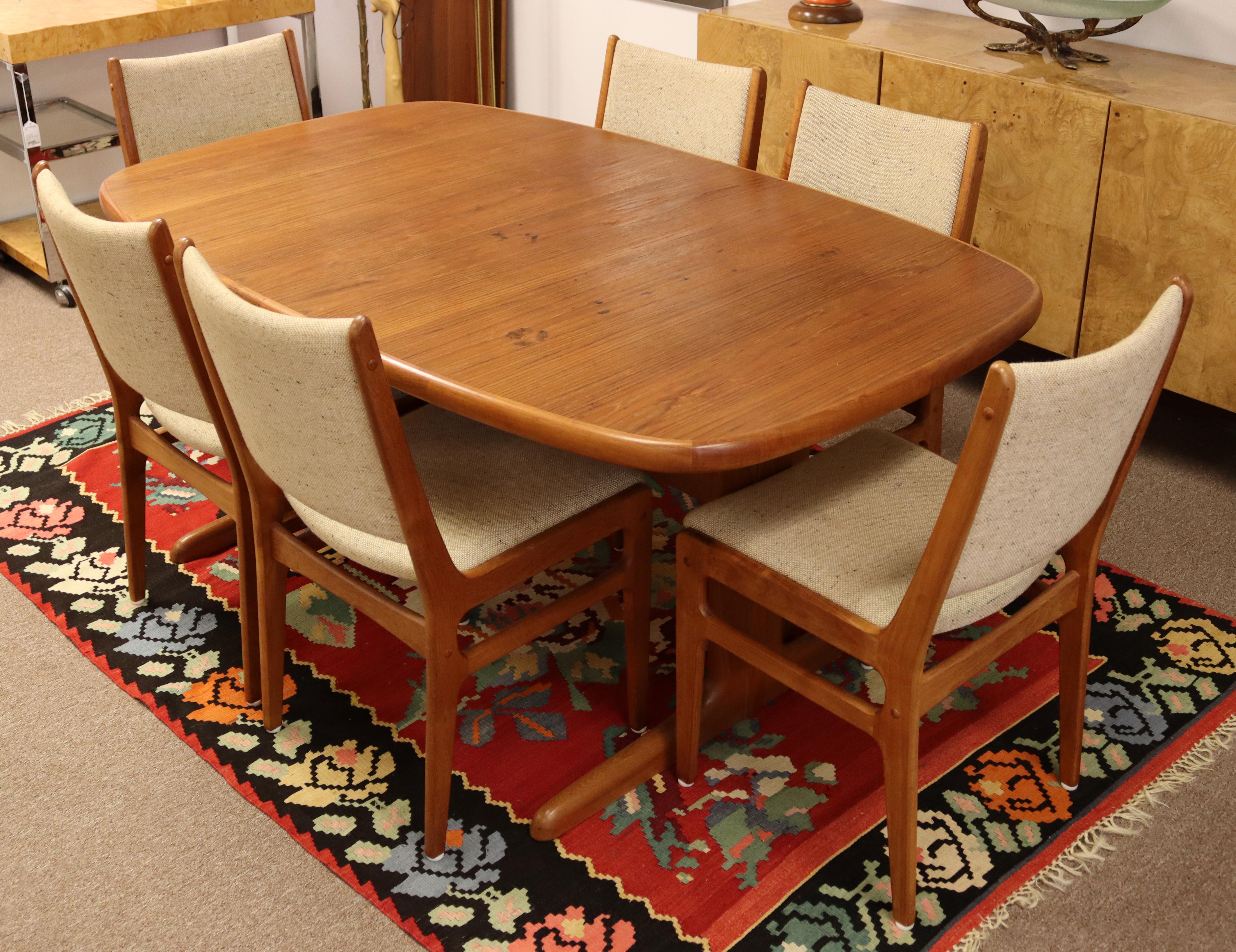 For your consideration is a stupendous, teak dining set, including six side chairs and a table with two leaves, by D-Scan, made in Singapore, circa the 1960s. In very good vintage condition. The dimensions of the table are 65