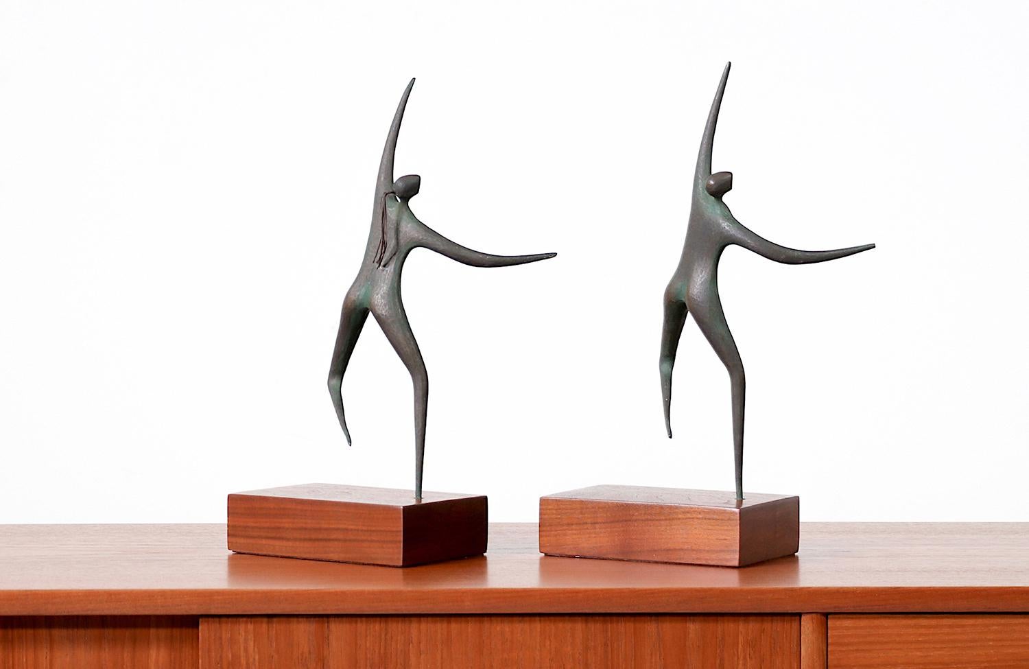 Moderne tanzende abstrakte Bronzefiguren von Curtis Jere aus der Mitte des Jahrhunderts  im Zustand „Hervorragend“ im Angebot in Los Angeles, CA