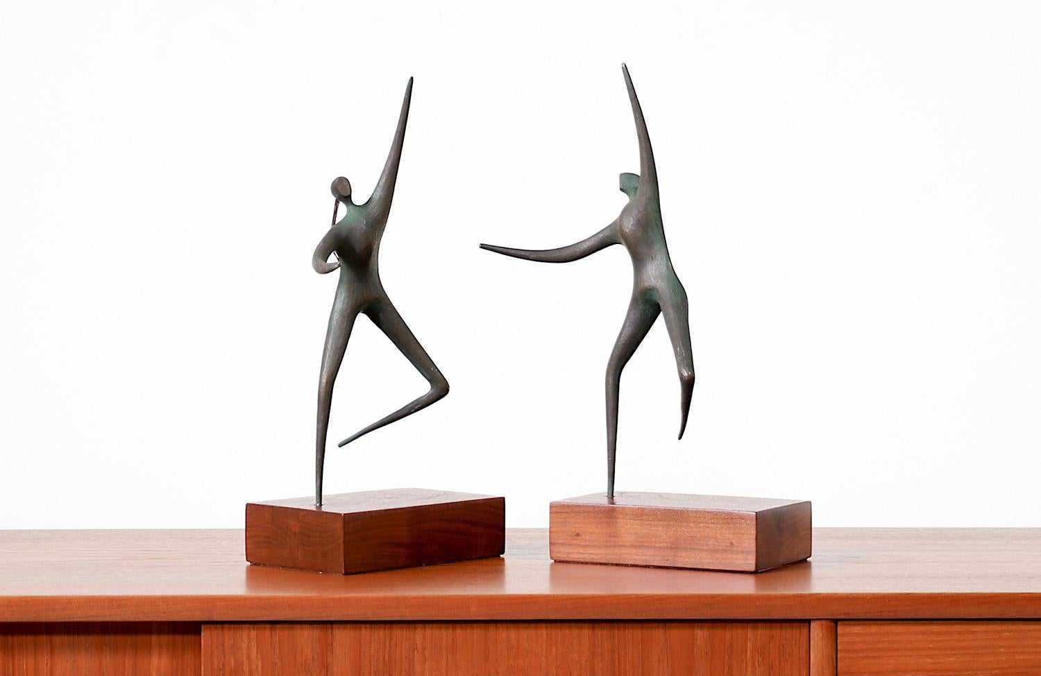 Milieu du XXe siècle Figures de danse abstraites en bronze modernes du milieu du siècle dernier de Curtis Jere  en vente