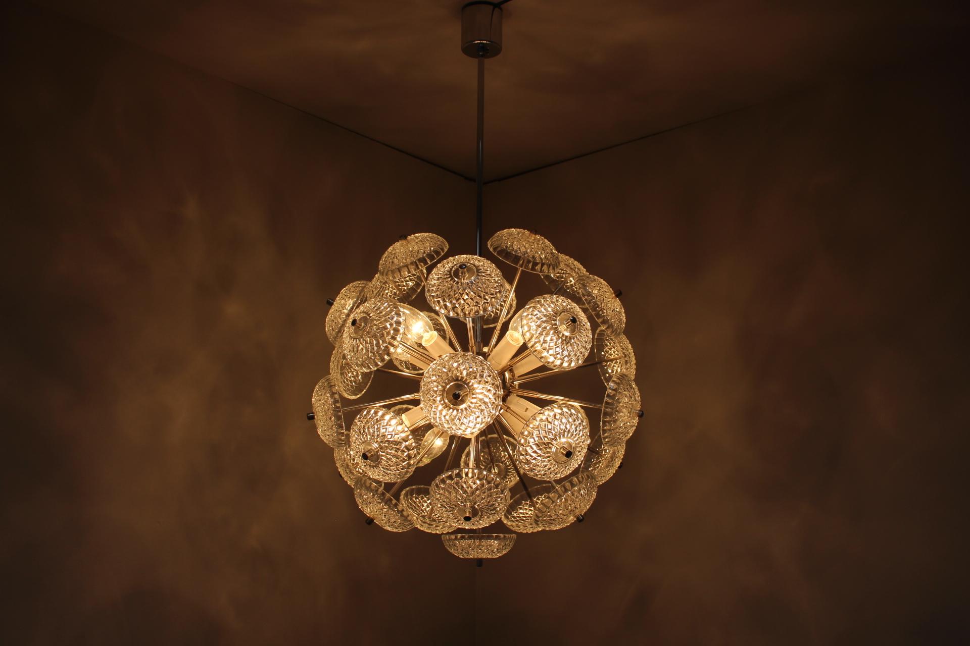 Lampadario Sputnik Modern di metà secolo, di Kamenicky Senov, anni '60 in vendita 3