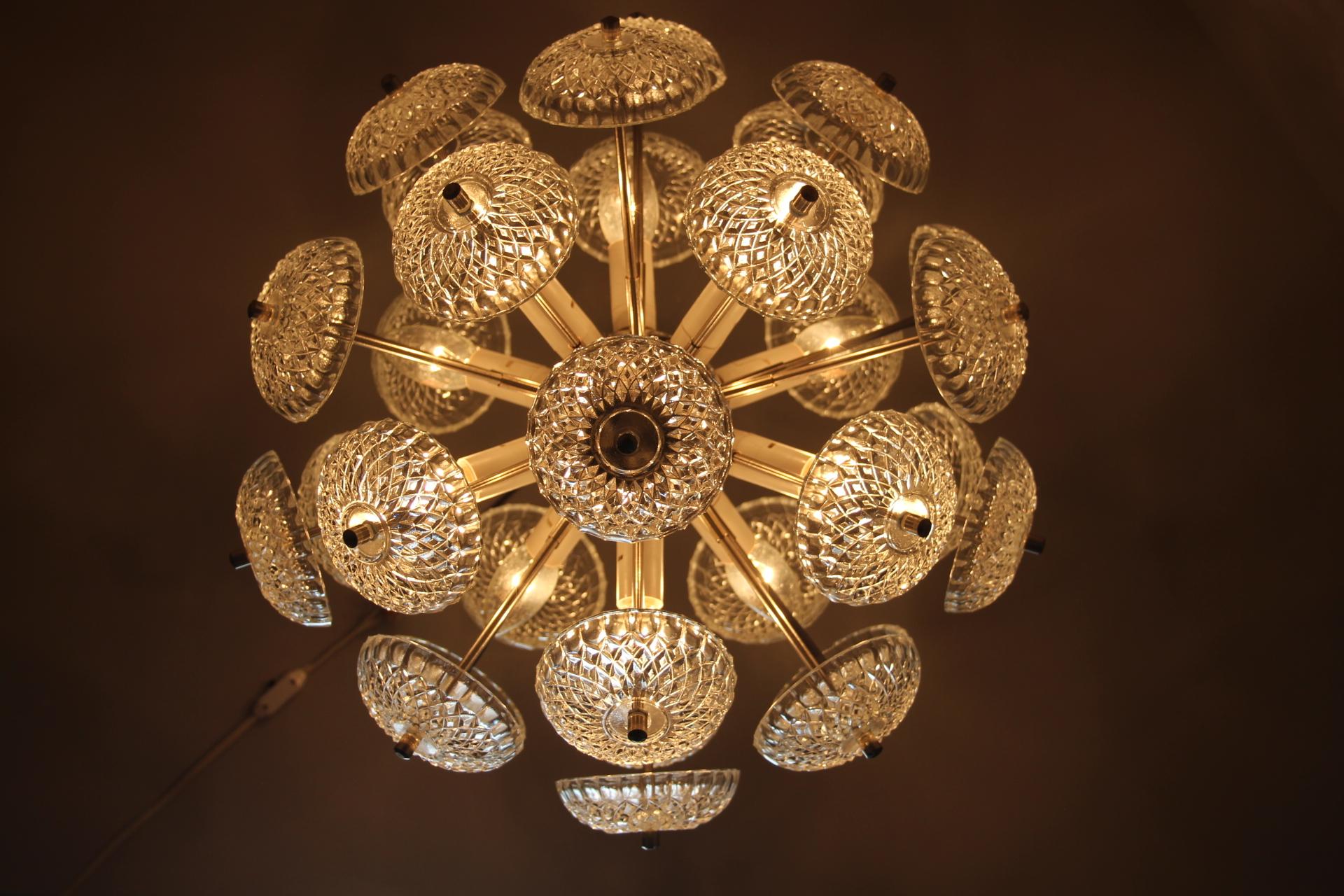 Lampadario Sputnik Modern di metà secolo, di Kamenicky Senov, anni '60 in vendita 6