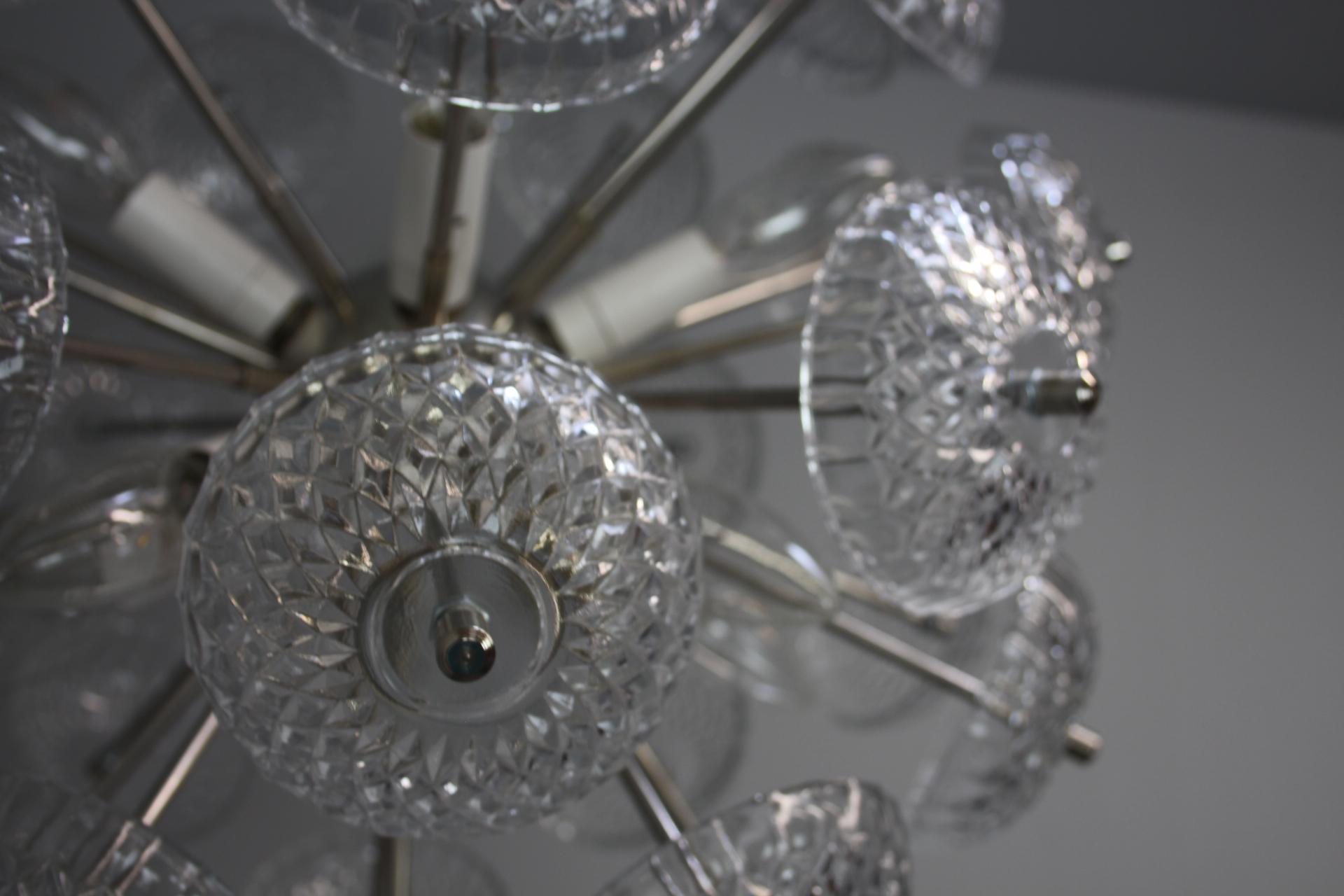 Lampadario Sputnik Modern di metà secolo, di Kamenicky Senov, anni '60 In condizioni buone in vendita a Praha, CZ