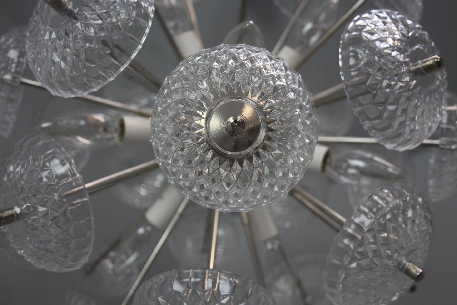 Metà XX secolo Lampadario Sputnik Modern di metà secolo, di Kamenicky Senov, anni '60 in vendita