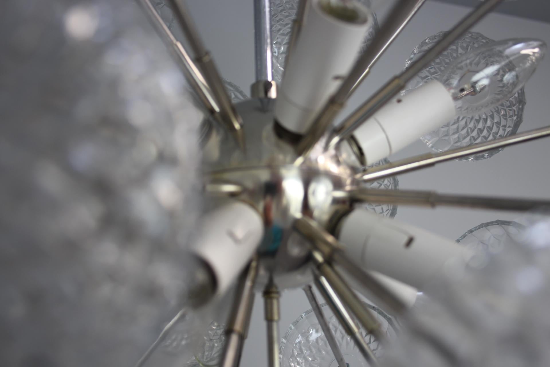 Lampadario Sputnik Modern di metà secolo, di Kamenicky Senov, anni '60 in vendita 1